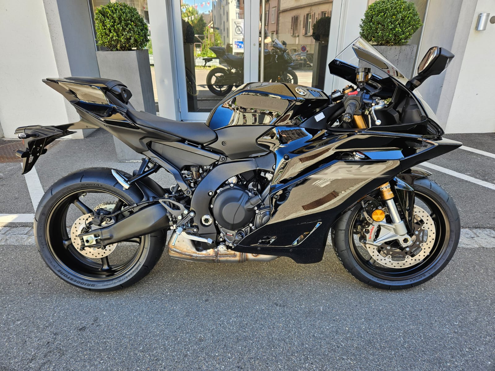 YAMAHA YZF-R9-showroom-element-1