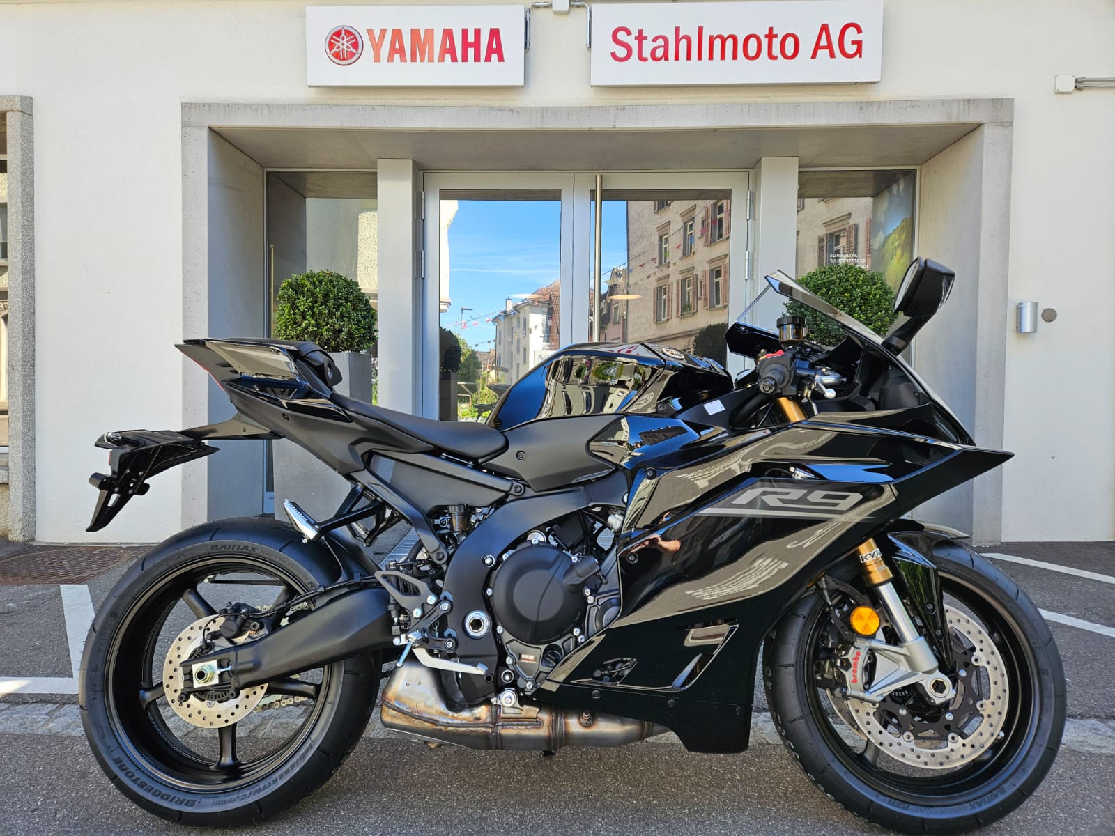 YAMAHA YZF-R9