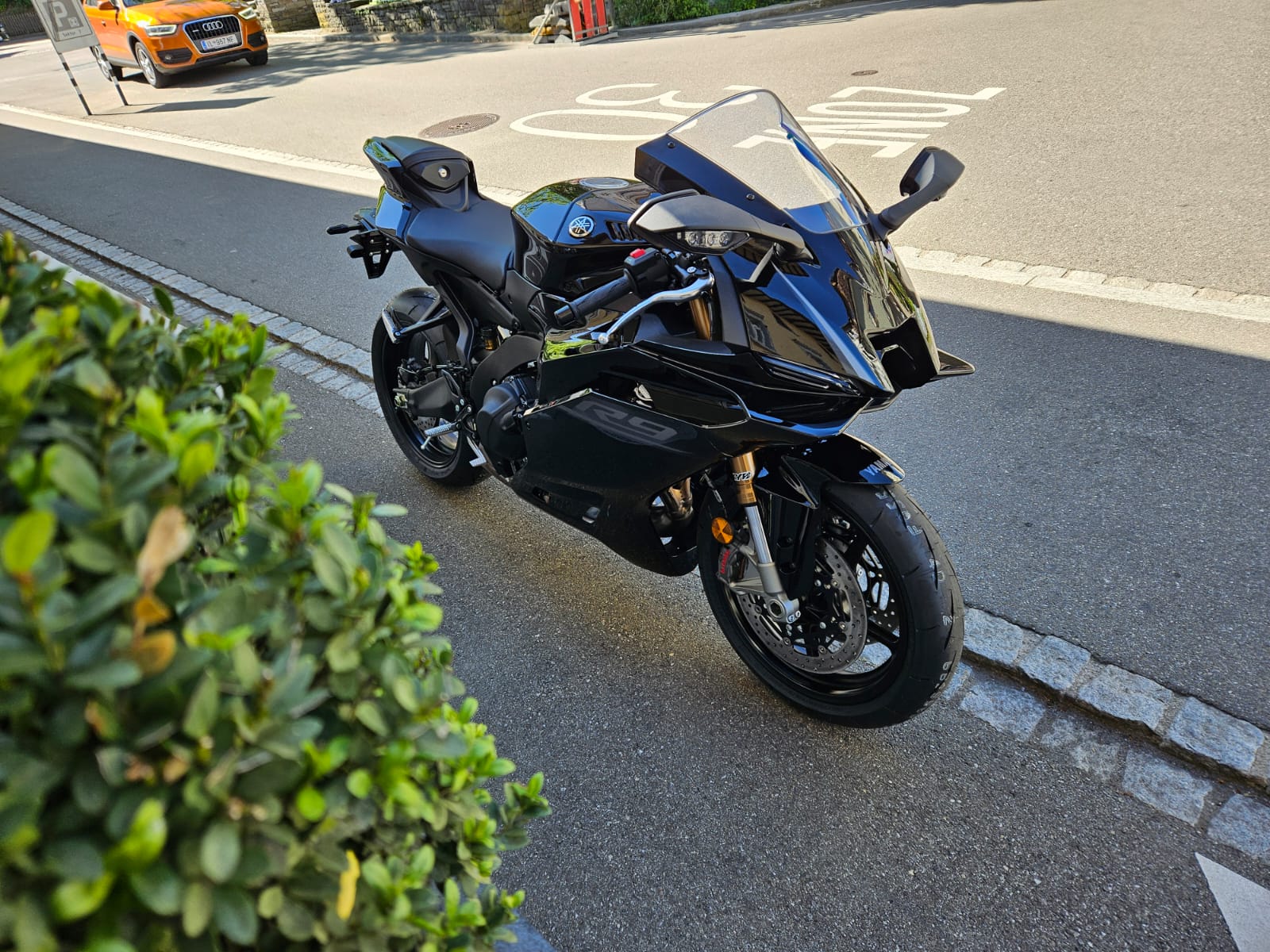 YAMAHA YZF-R9-showroom-element-3