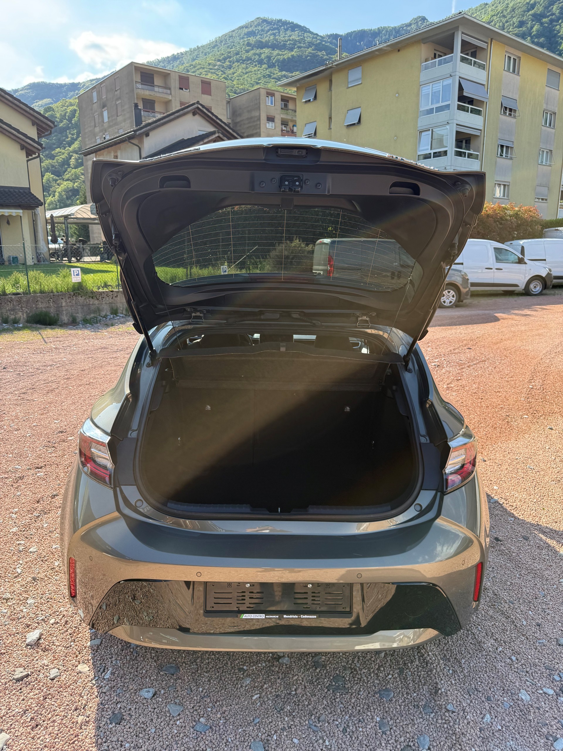 TOYOTA Corolla 1.8 HSD Trend e-CVT-image-4