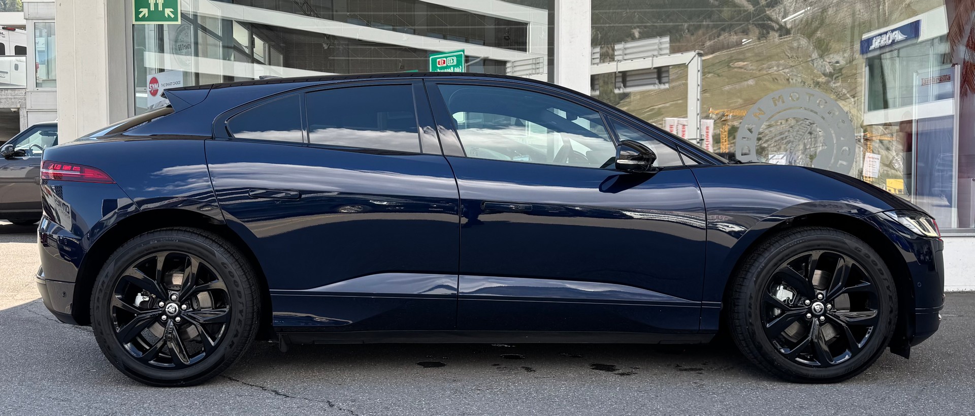 JAGUAR I-Pace EV400 90kW/h R-Dynamic SE-image-1