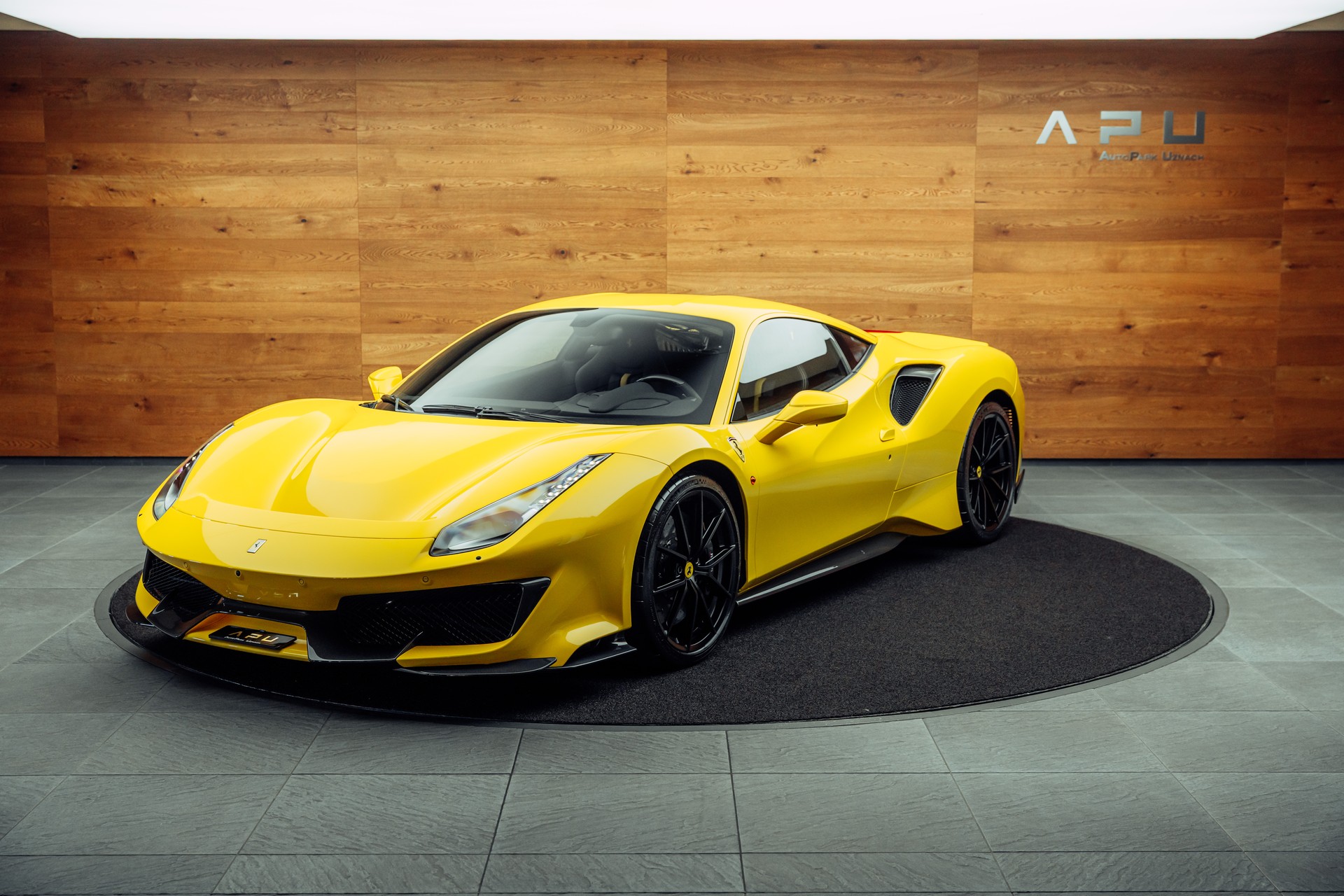 FERRARI 488 Pista 3.9 V8 Giallo Modena-image-3