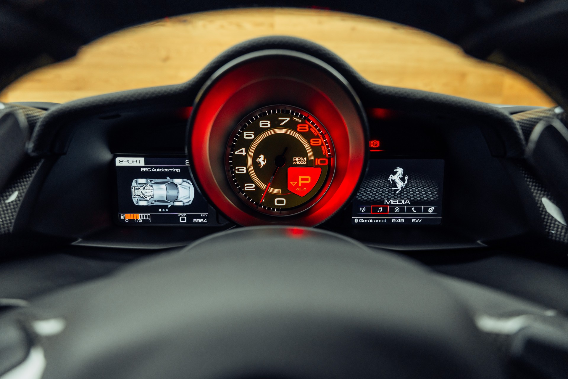 FERRARI 488 Pista 3.9 V8 Giallo Modena-image-21