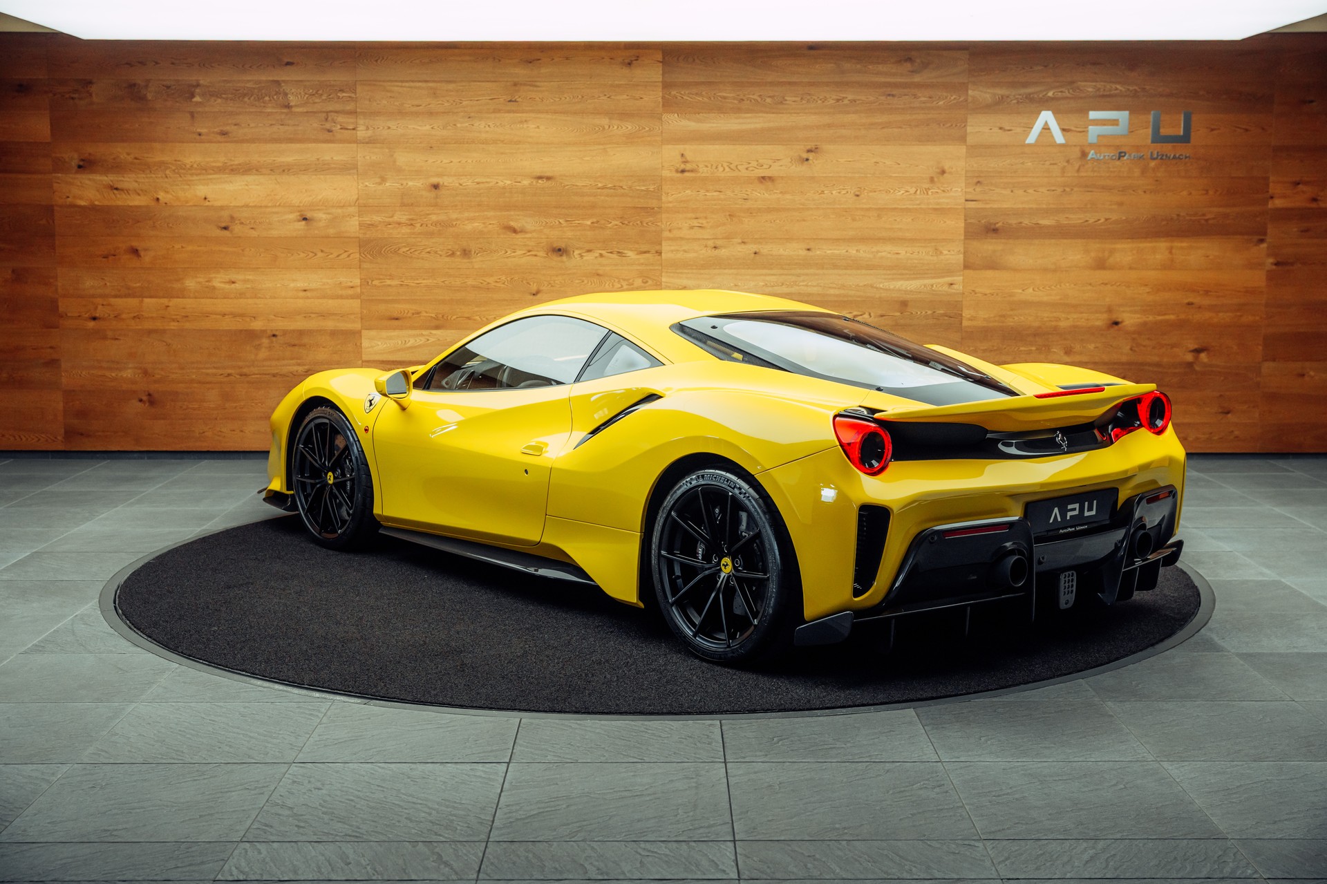 FERRARI 488 Pista 3.9 V8 Giallo Modena-image-2