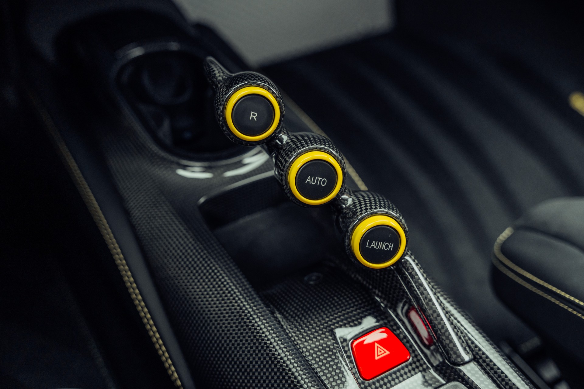 FERRARI 488 Pista 3.9 V8 Giallo Modena-image-14