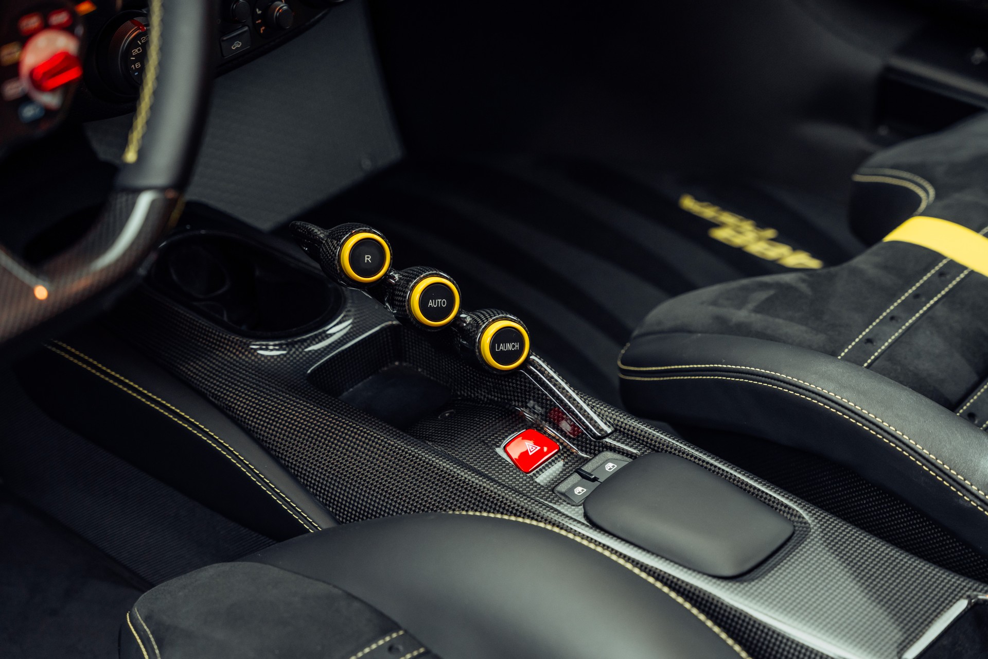 FERRARI 488 Pista 3.9 V8 Giallo Modena-image-15