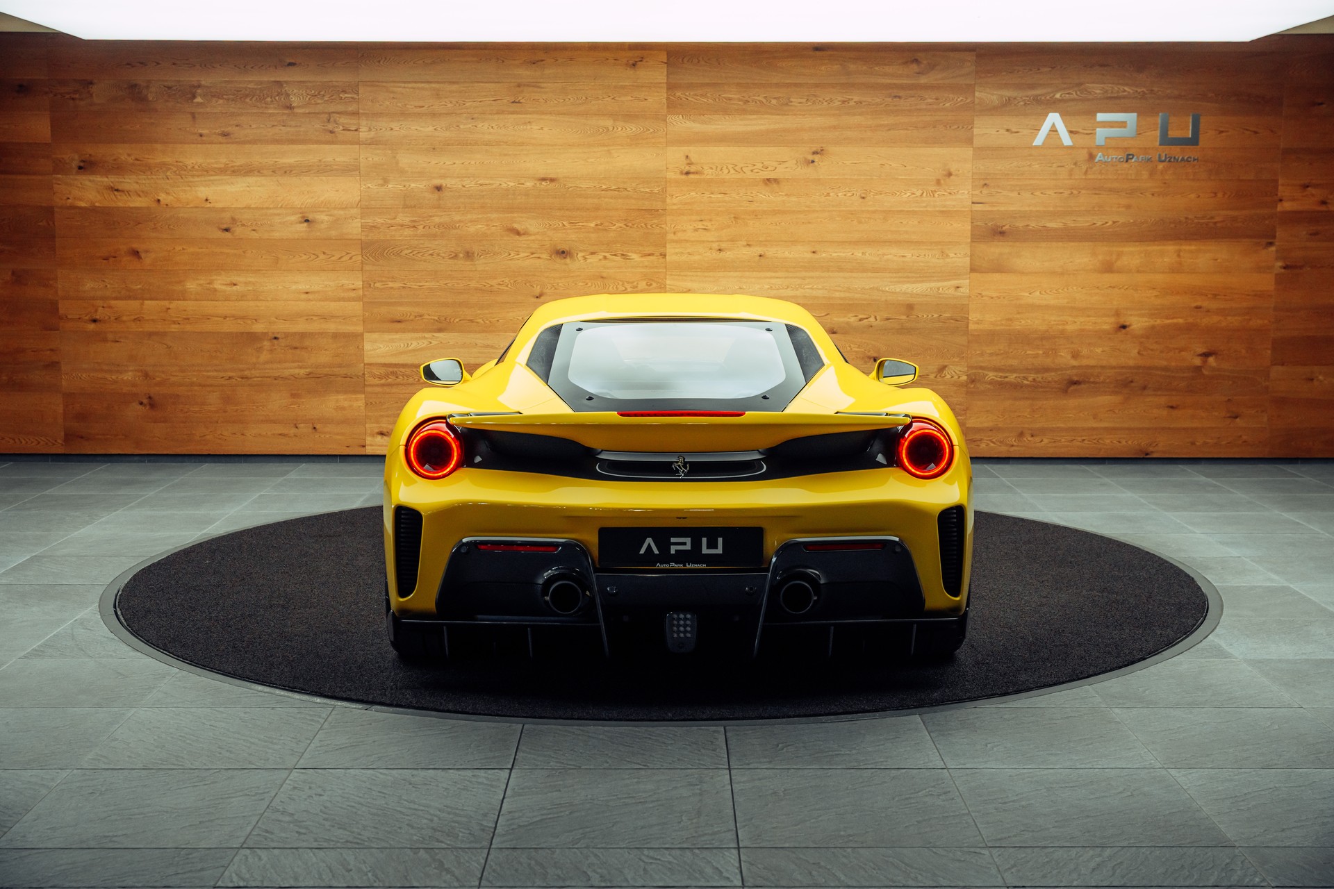 FERRARI 488 Pista 3.9 V8 Giallo Modena-image-28