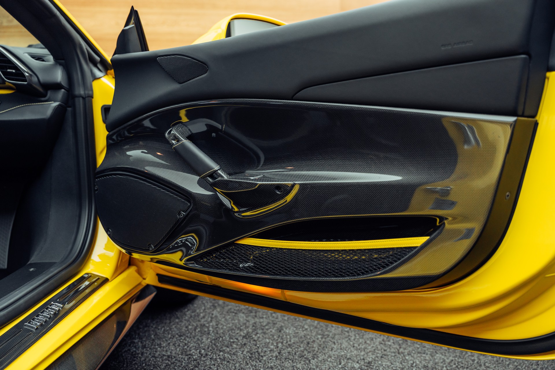 FERRARI 488 Pista 3.9 V8 Giallo Modena-image-20