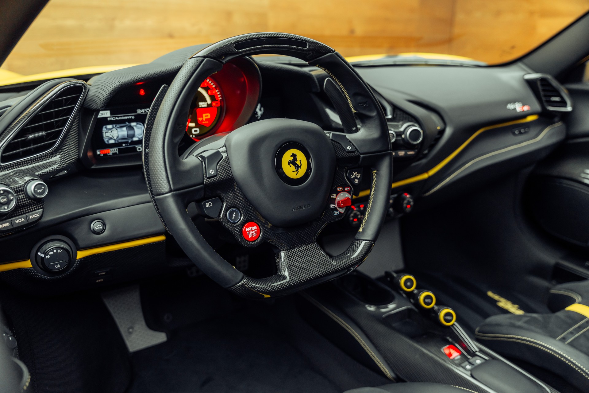 FERRARI 488 Pista 3.9 V8 Giallo Modena-image-10