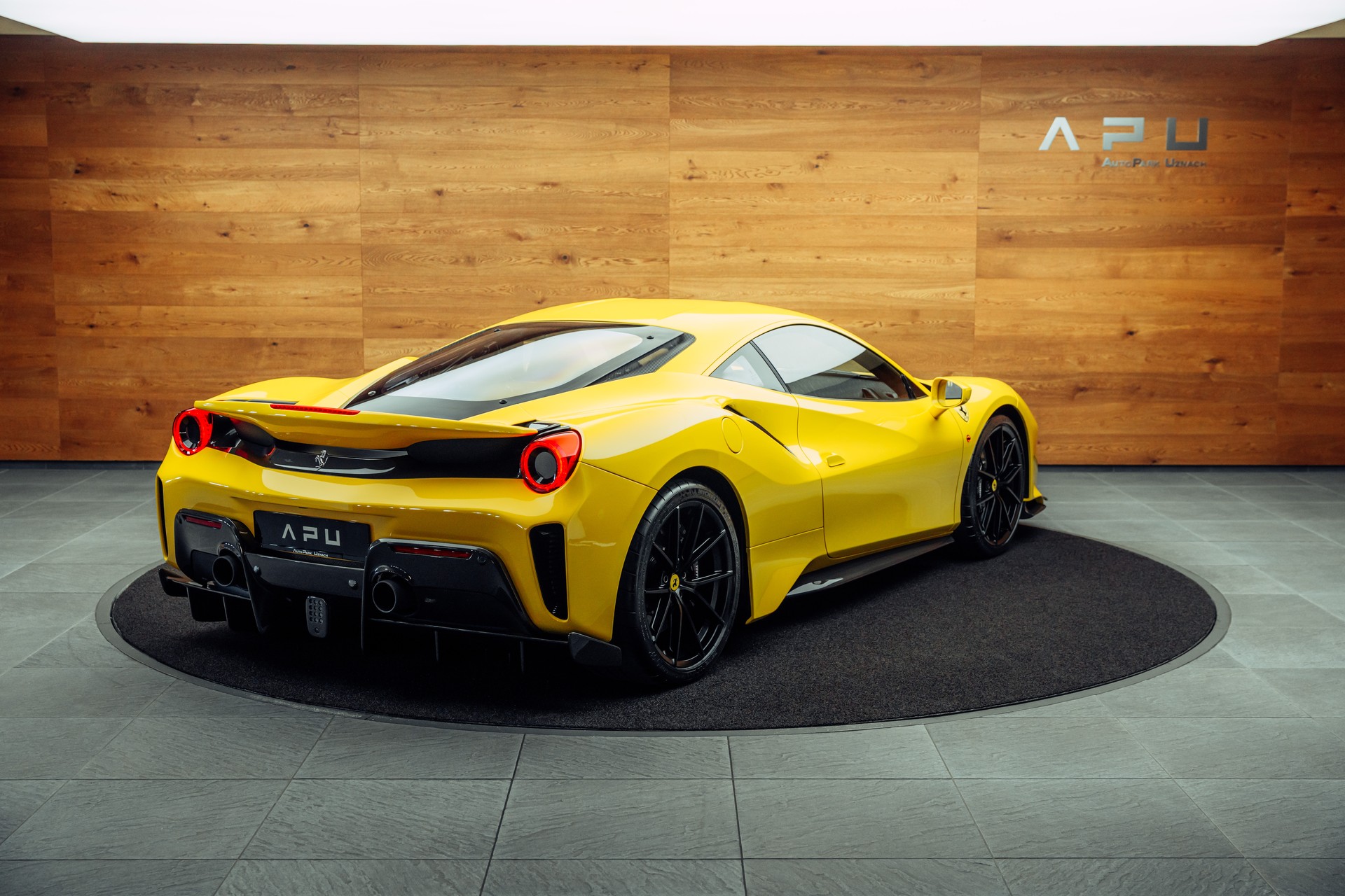 FERRARI 488 Pista 3.9 V8 Giallo Modena-image-1