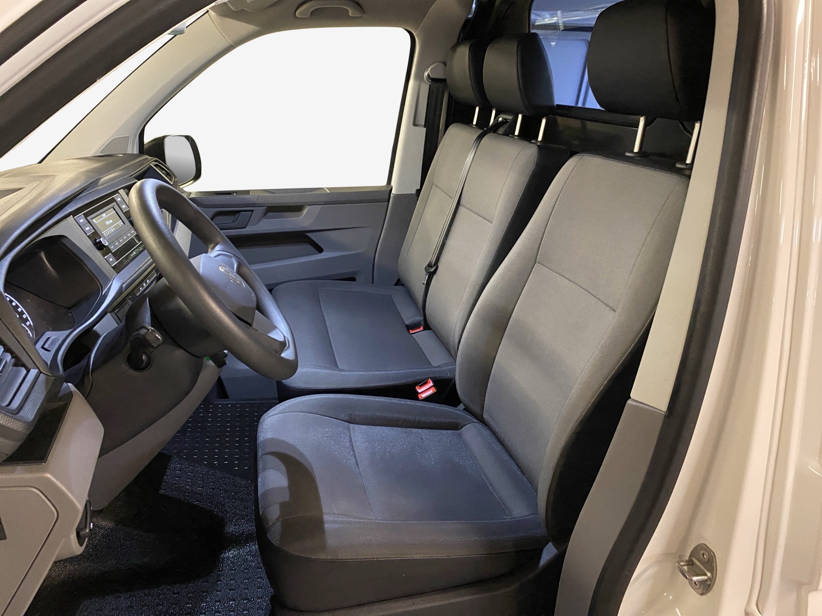 VW T6.1 2.0 TDI Entry-image-11