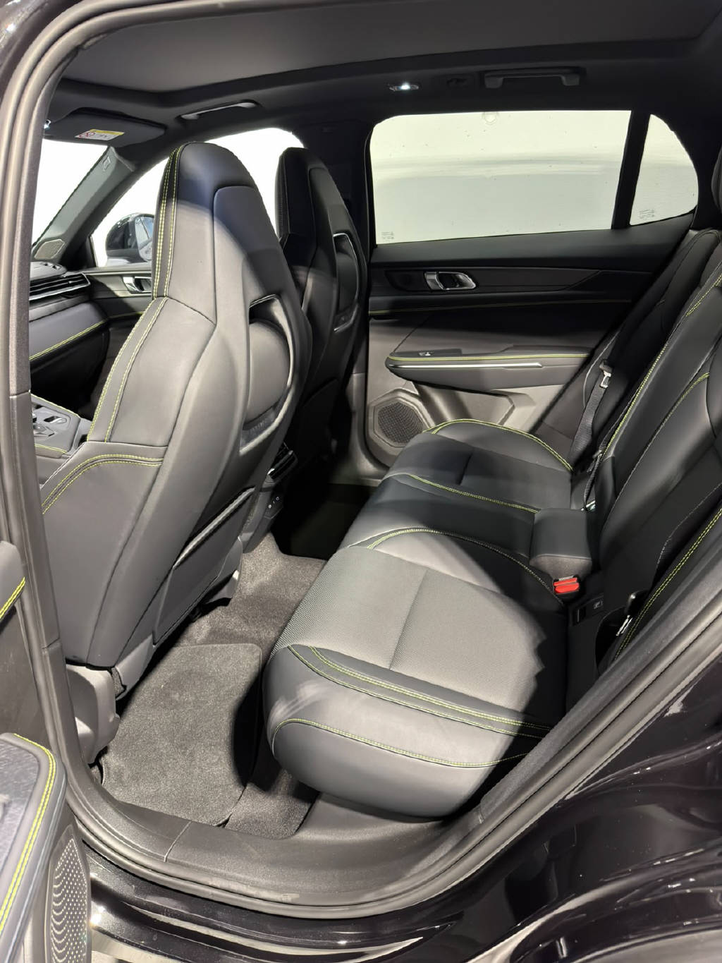 LYNK & CO 01 1.5 PHEV More-showroom-element-3