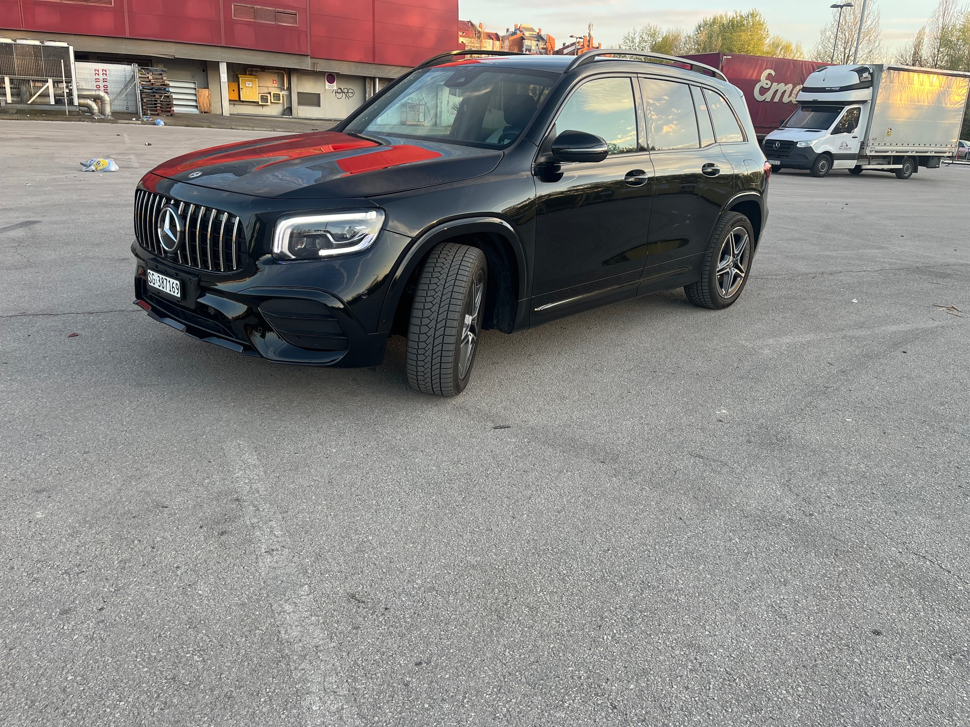MERCEDES-BENZ GLB 250 AMG Line 4matic-image-3
