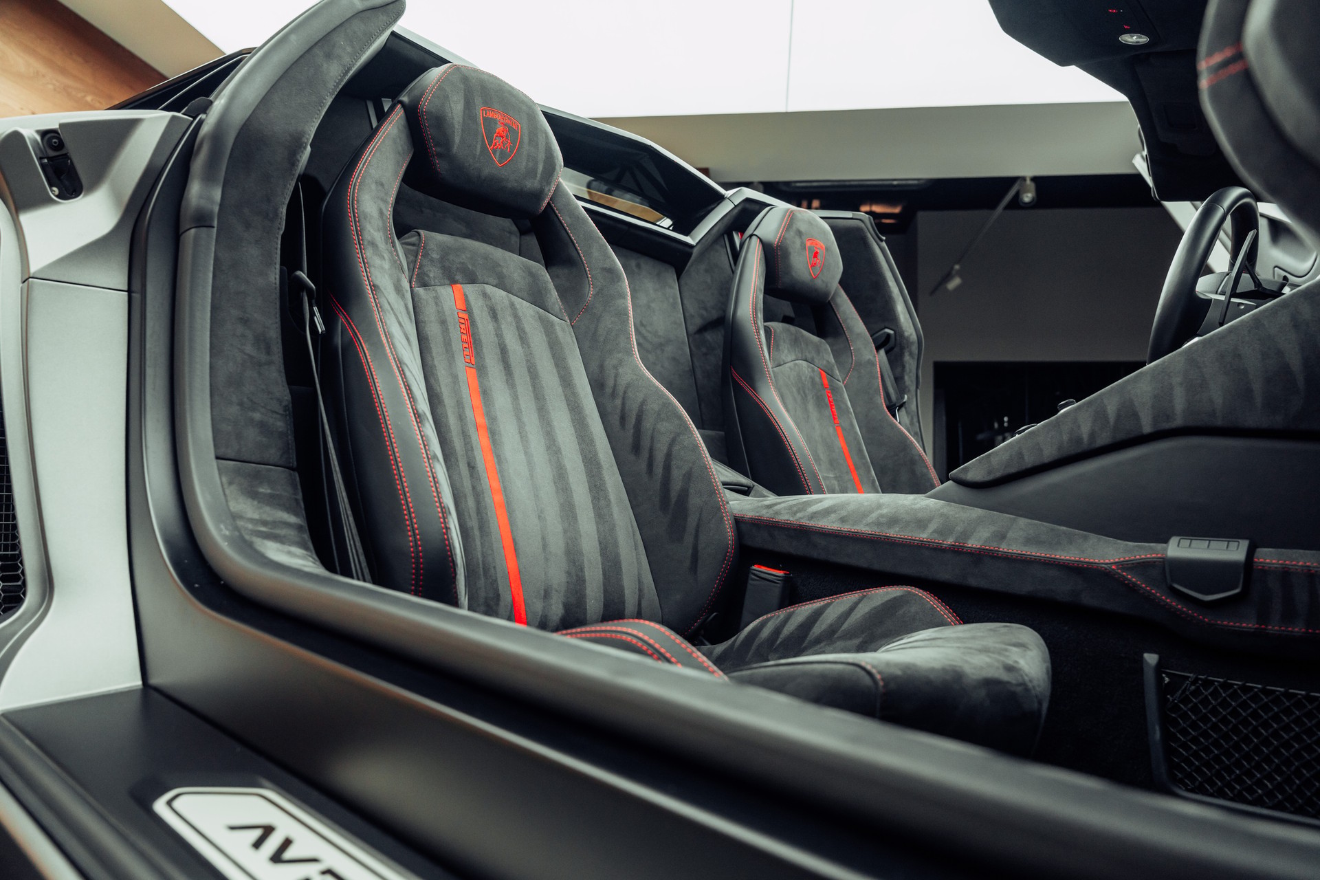 LAMBORGHINI Aventador LP700-4 Roadster E-Gear Pirelli Edition Grigio Titans-image-7