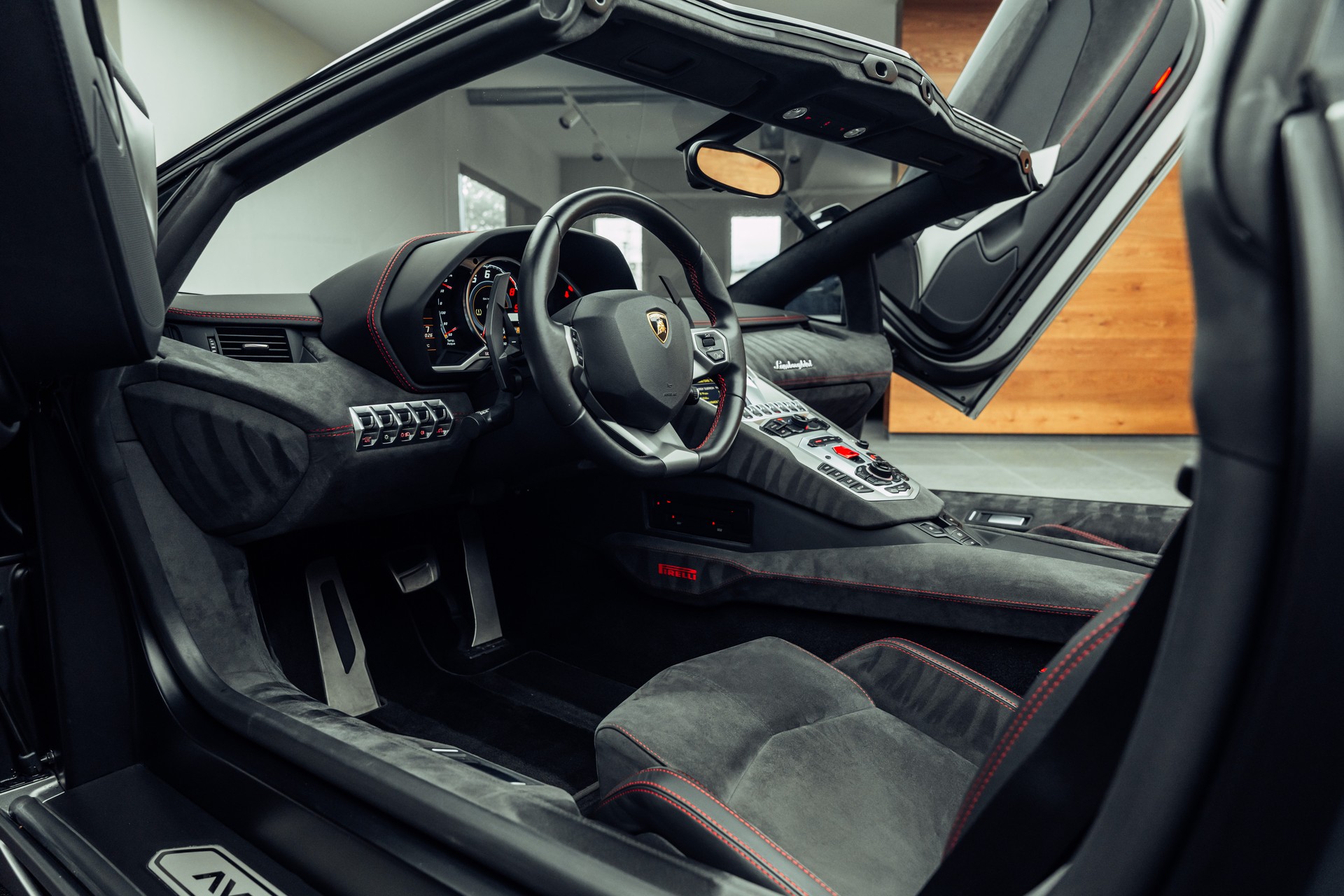 LAMBORGHINI Aventador LP700-4 Roadster E-Gear Pirelli Edition Grigio Titans-image-4