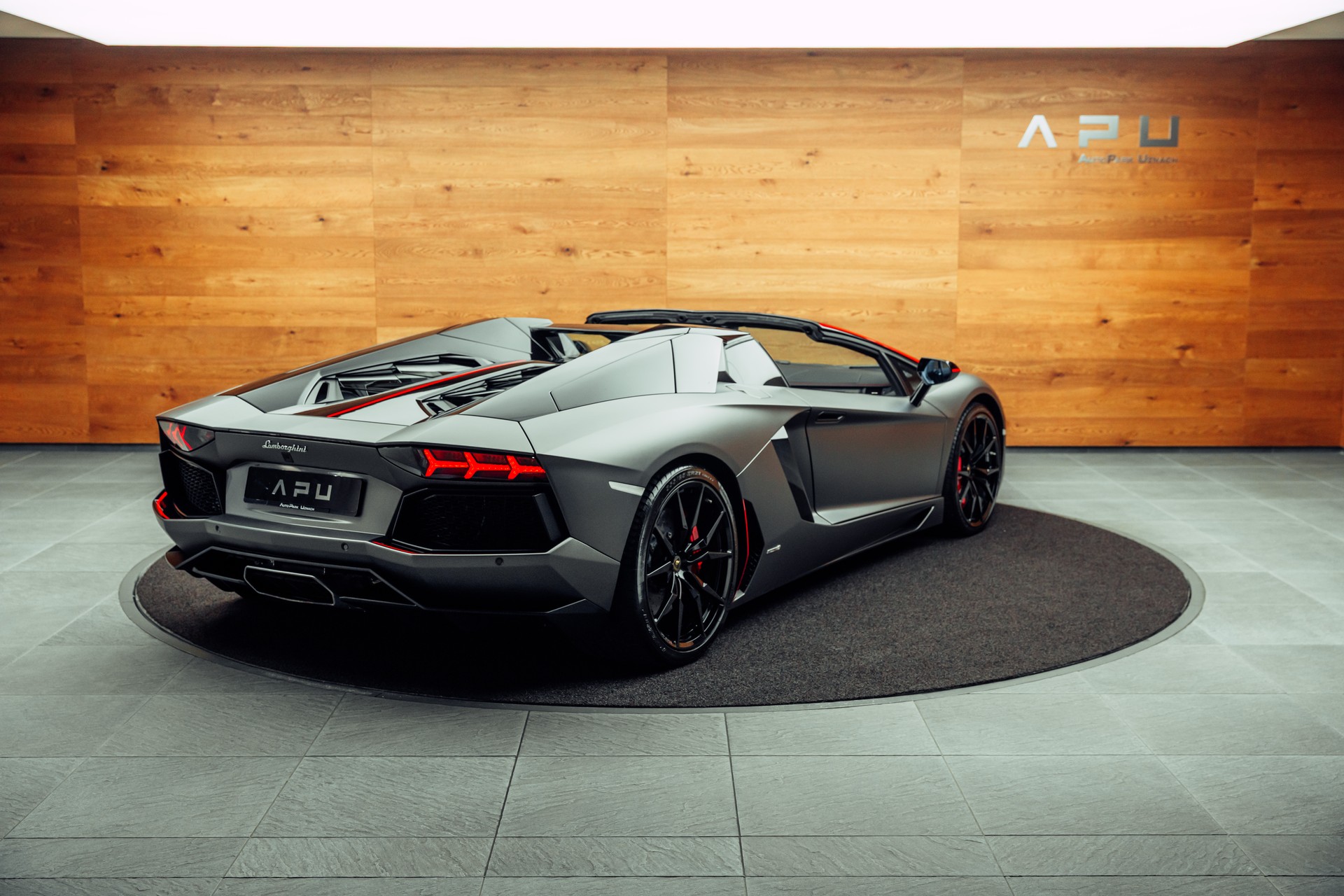 LAMBORGHINI Aventador LP700-4 Roadster E-Gear Pirelli Edition Grigio Titans-image-1
