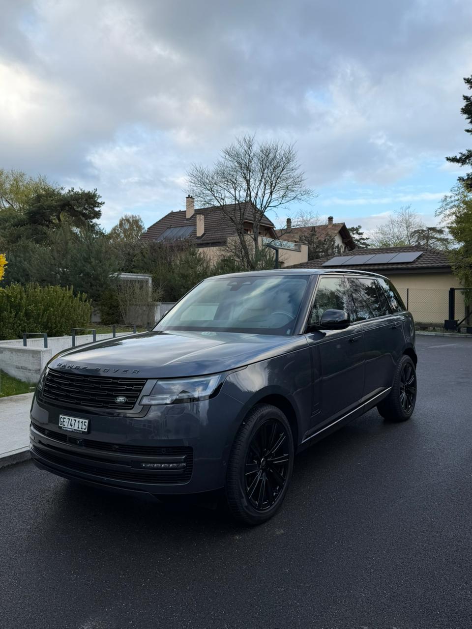 LAND ROVER 3.0 I6 P460e Autobiography LWB-image-1