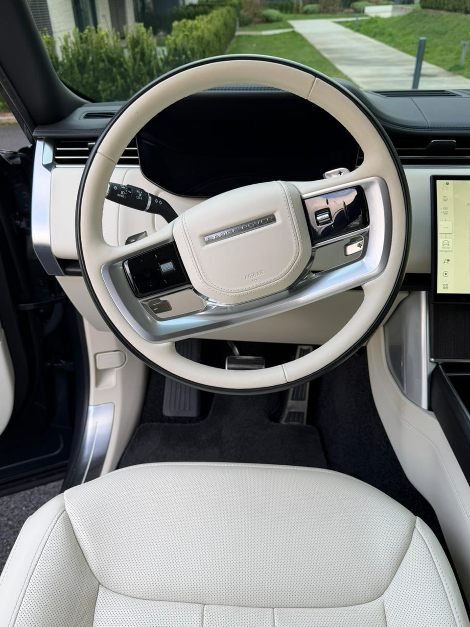 LAND ROVER 3.0 I6 P460e Autobiography LWB-image-2