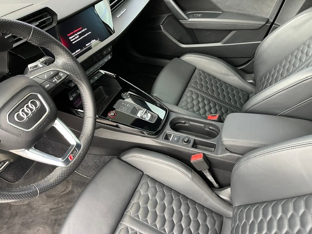 AUDI RS3 Sportback 2.5 TSI quattro S-tronic-image-26
