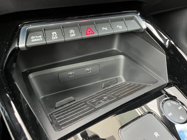 AUDI RS3 Sportback 2.5 TSI quattro S-tronic-image-23