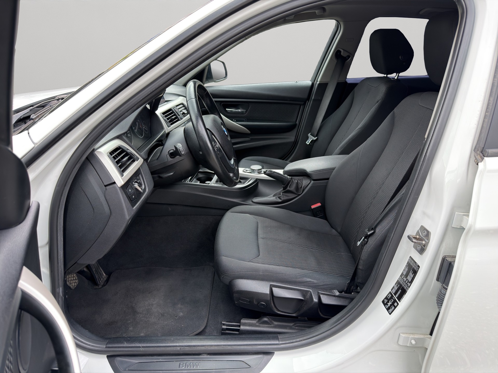 BMW 318d xDrive Sport Line-image-7