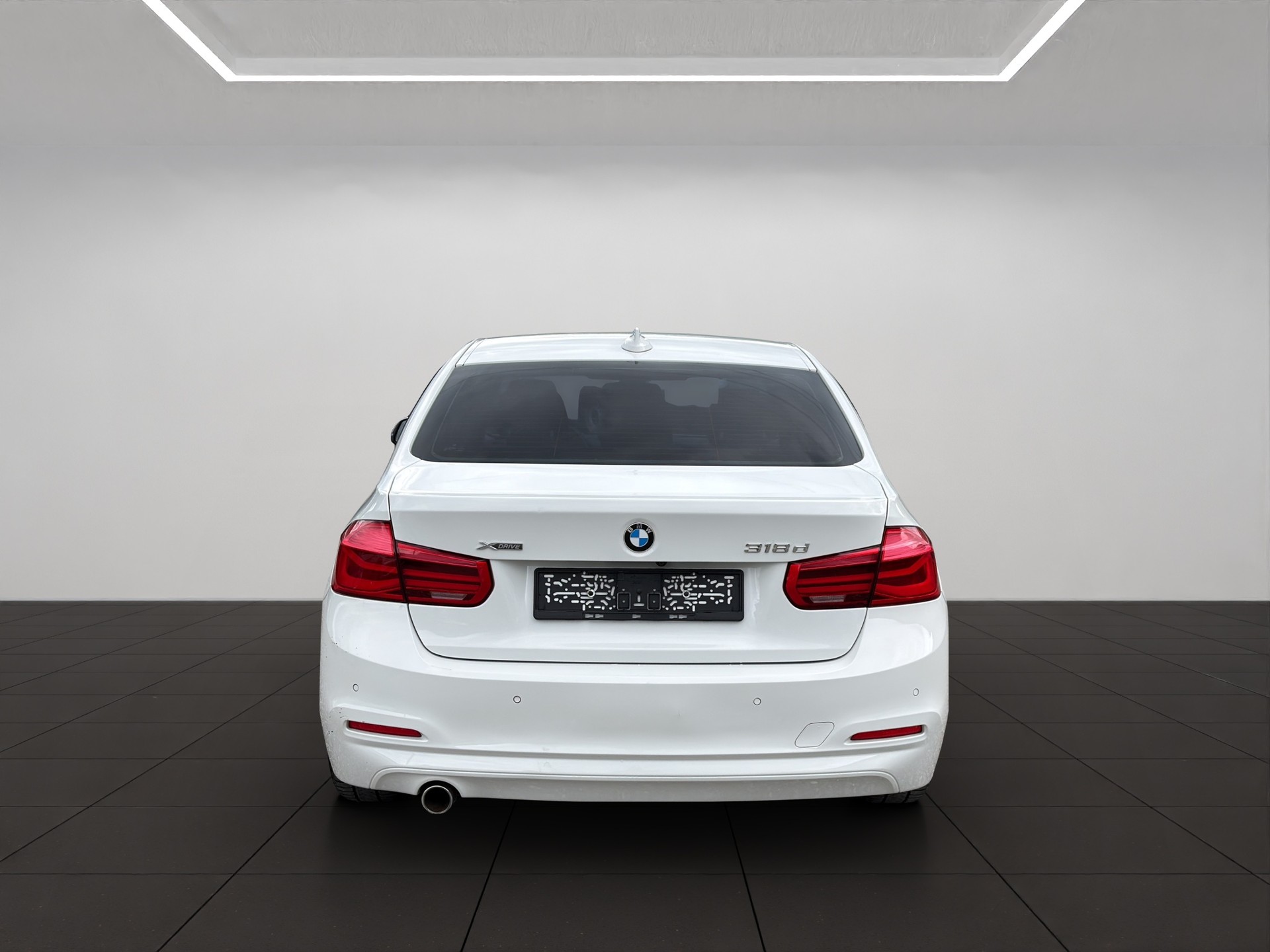 BMW 318d xDrive Sport Line-image-2