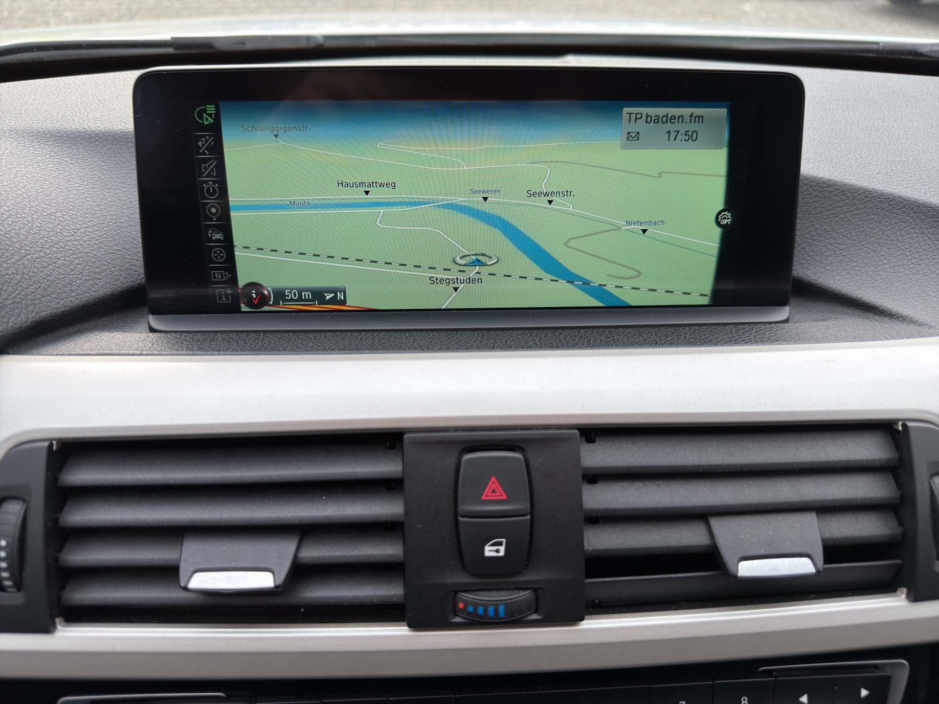 BMW 318d xDrive Sport Line-image-15