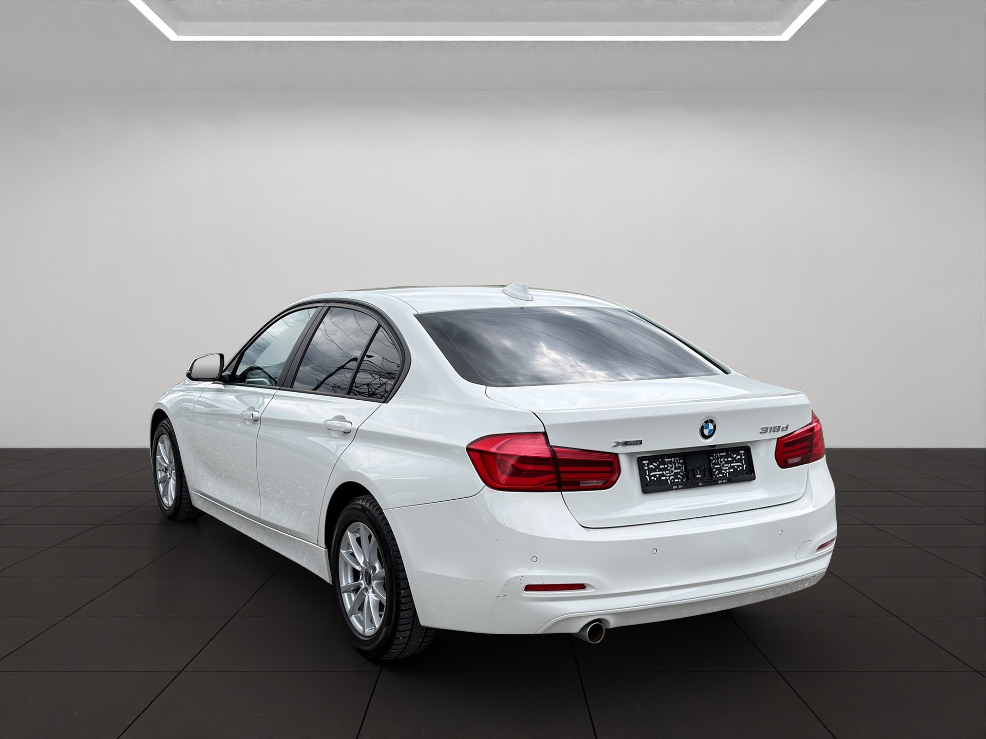 BMW 318d xDrive Sport Line-image-3