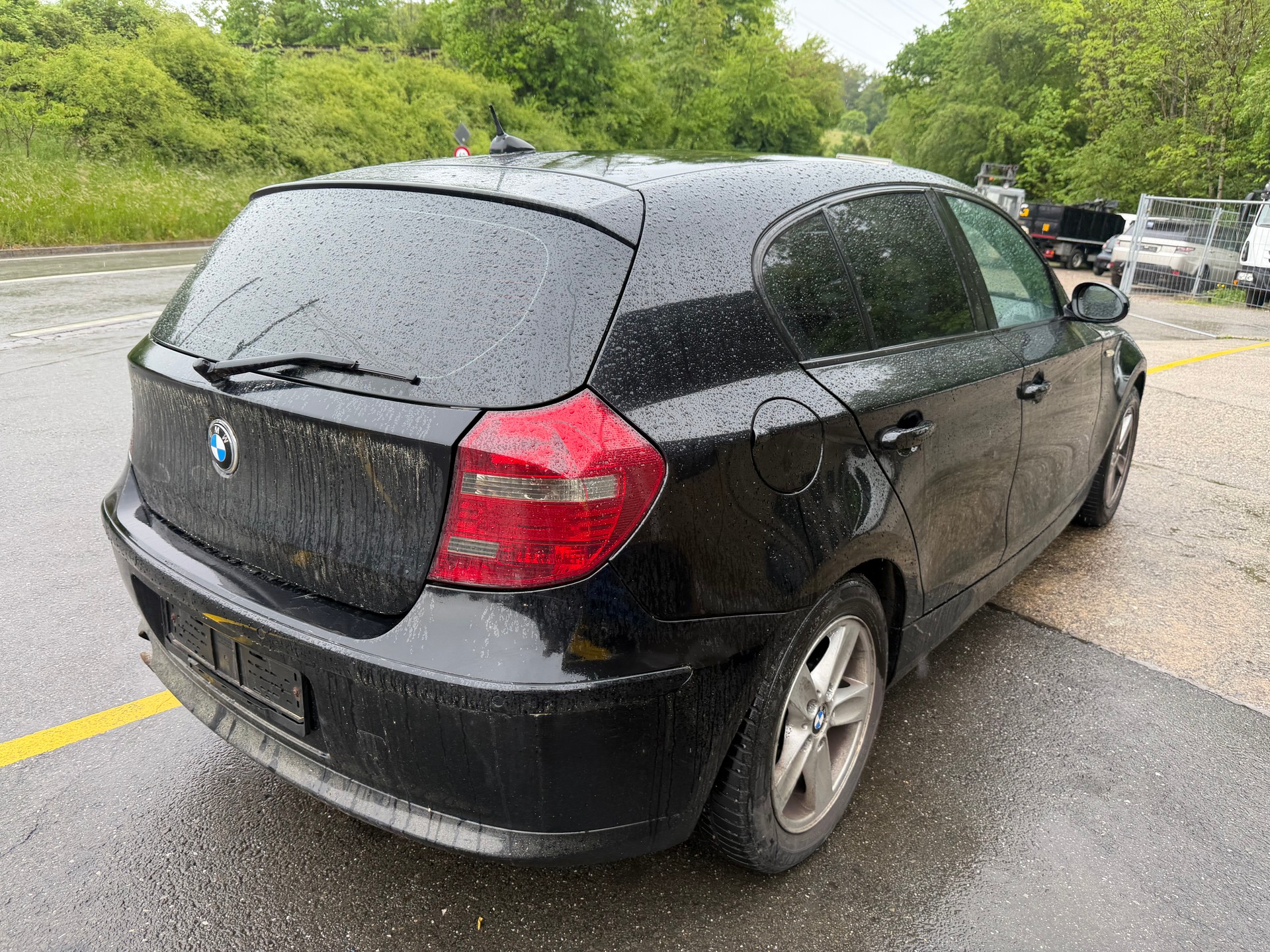 BMW 118i-showroom-element-3