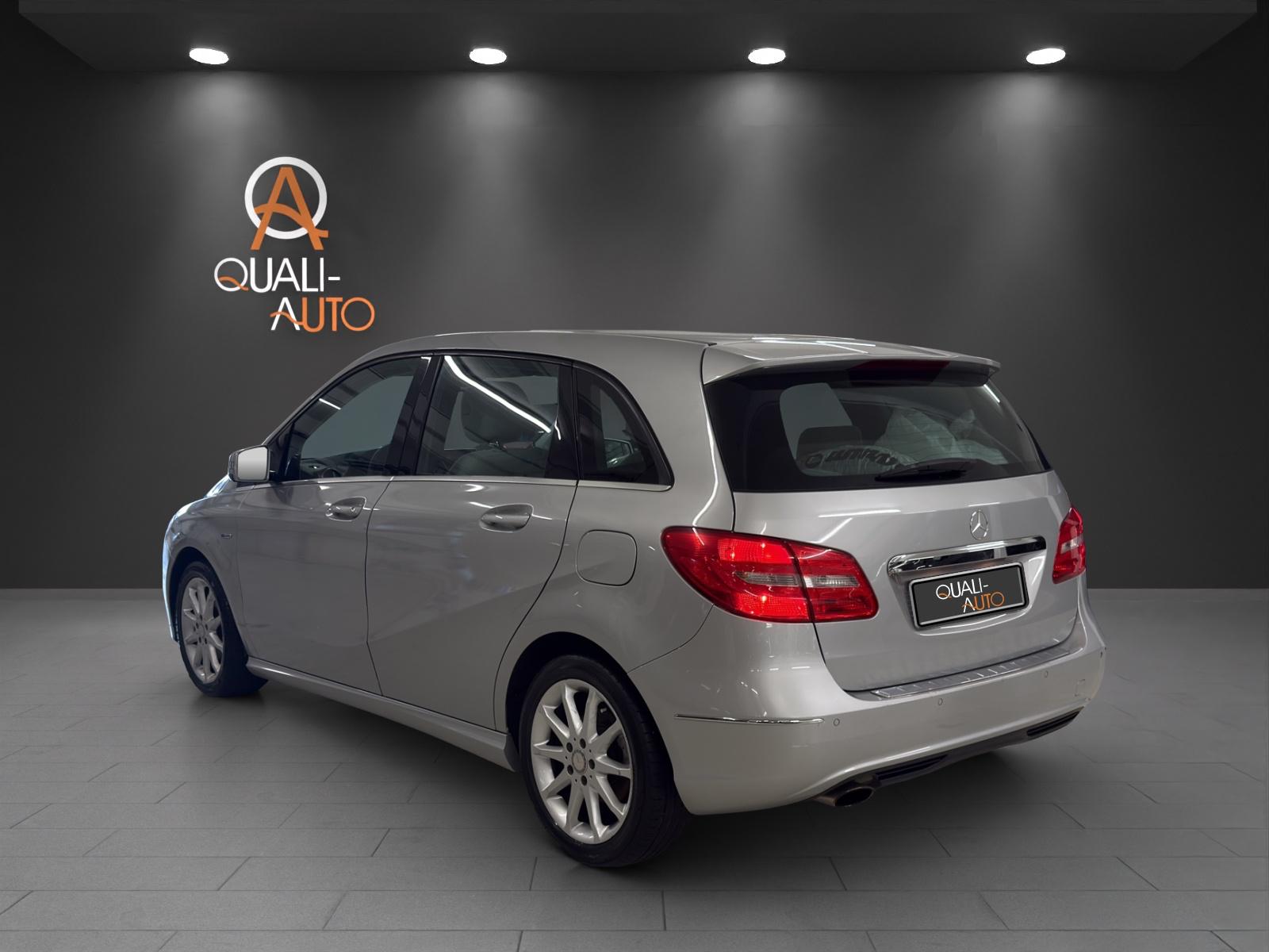 MERCEDES-BENZ B 180 7G-DCT-showroom-element-3