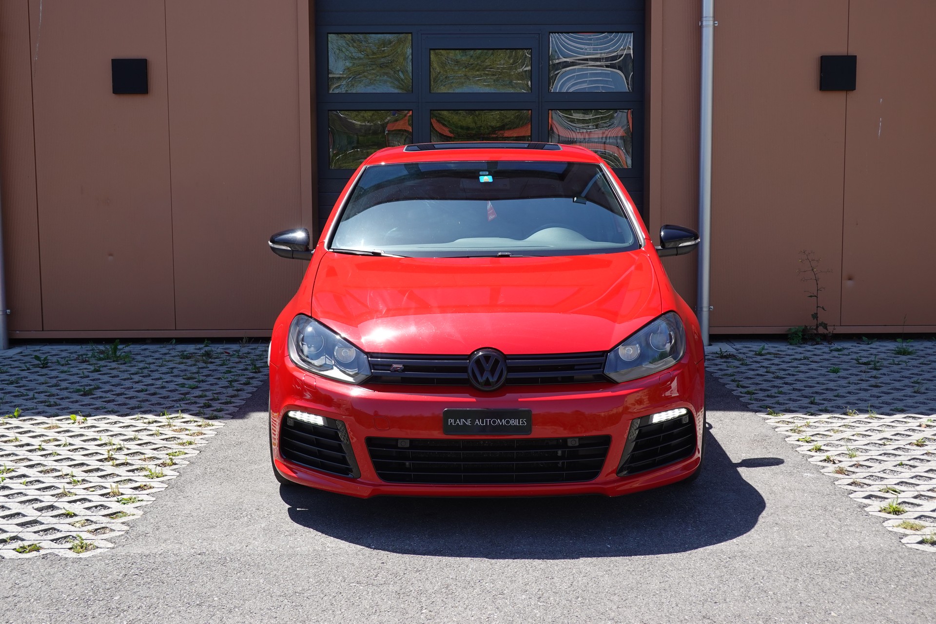 VW Golf 2.0 TSI R 4Motion DSG - " CH Auto * Capteur de recul * Toit Ouvrant * Phares Xenon "-showroom-element-1