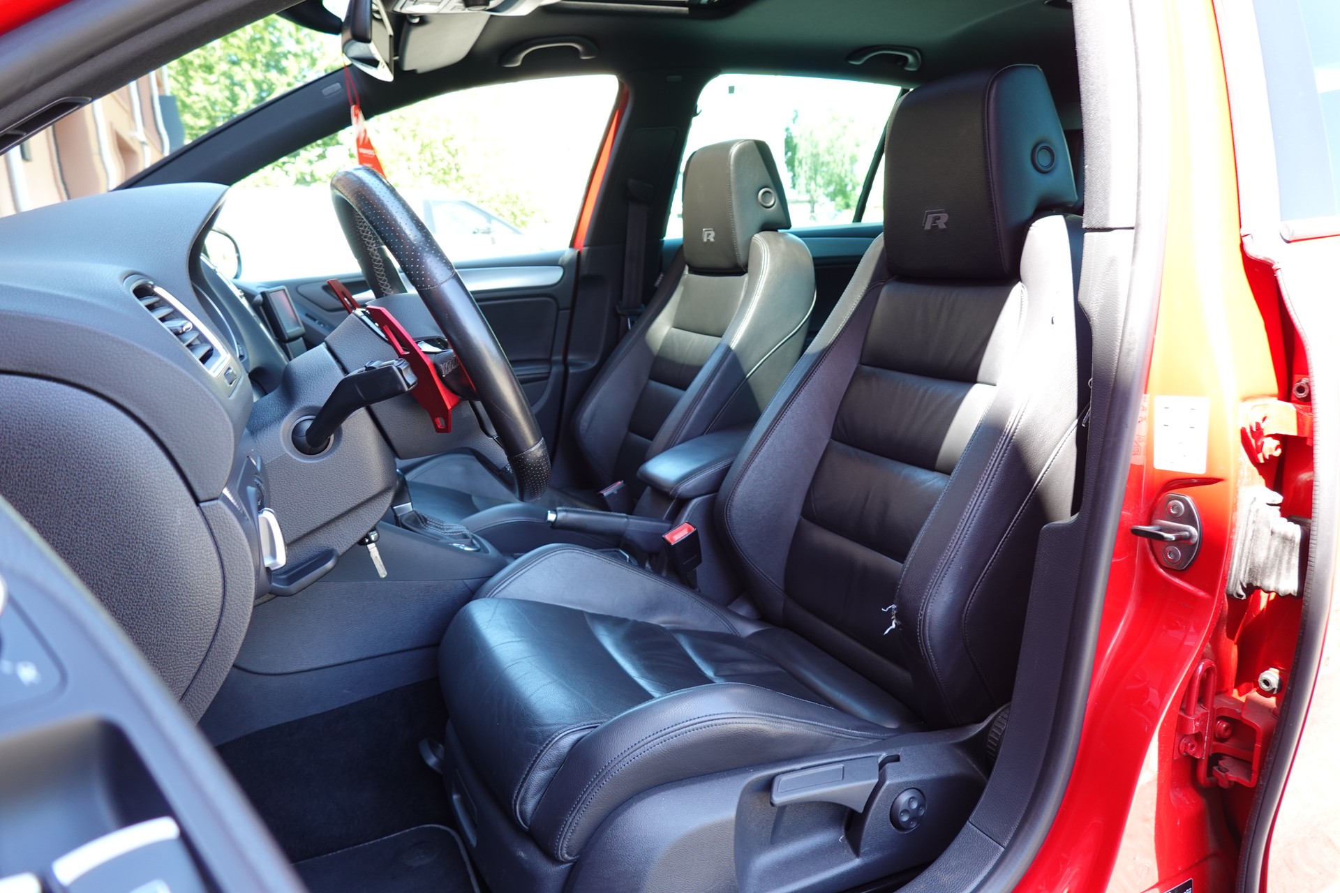 VW Golf 2.0 TSI R 4Motion DSG - " CH Auto * Capteur de recul * Toit Ouvrant * Phares Xenon "-image-19