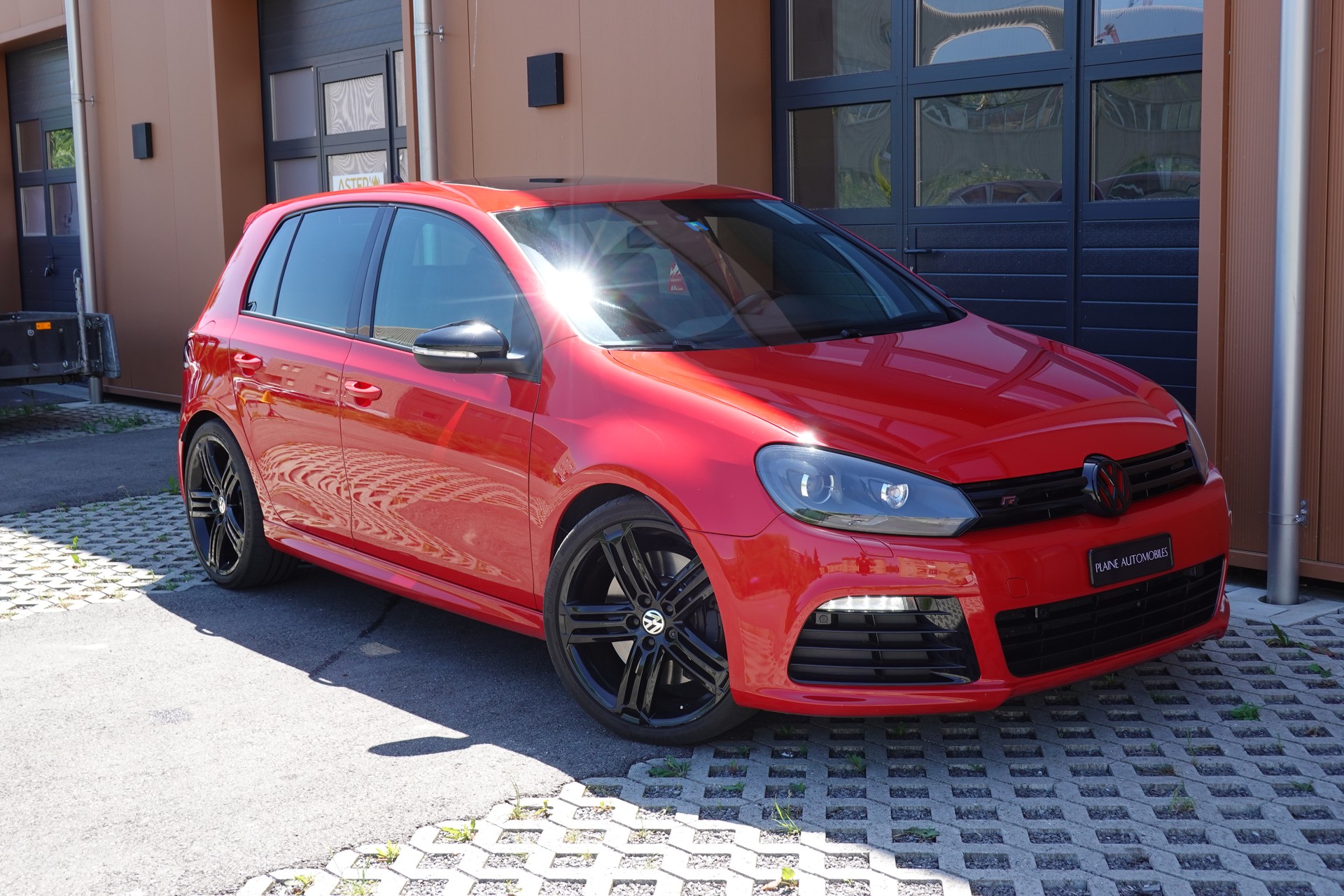VW Golf 2.0 TSI R 4Motion DSG - " CH Auto * Capteur de recul * Toit Ouvrant * Phares Xenon "-image-6