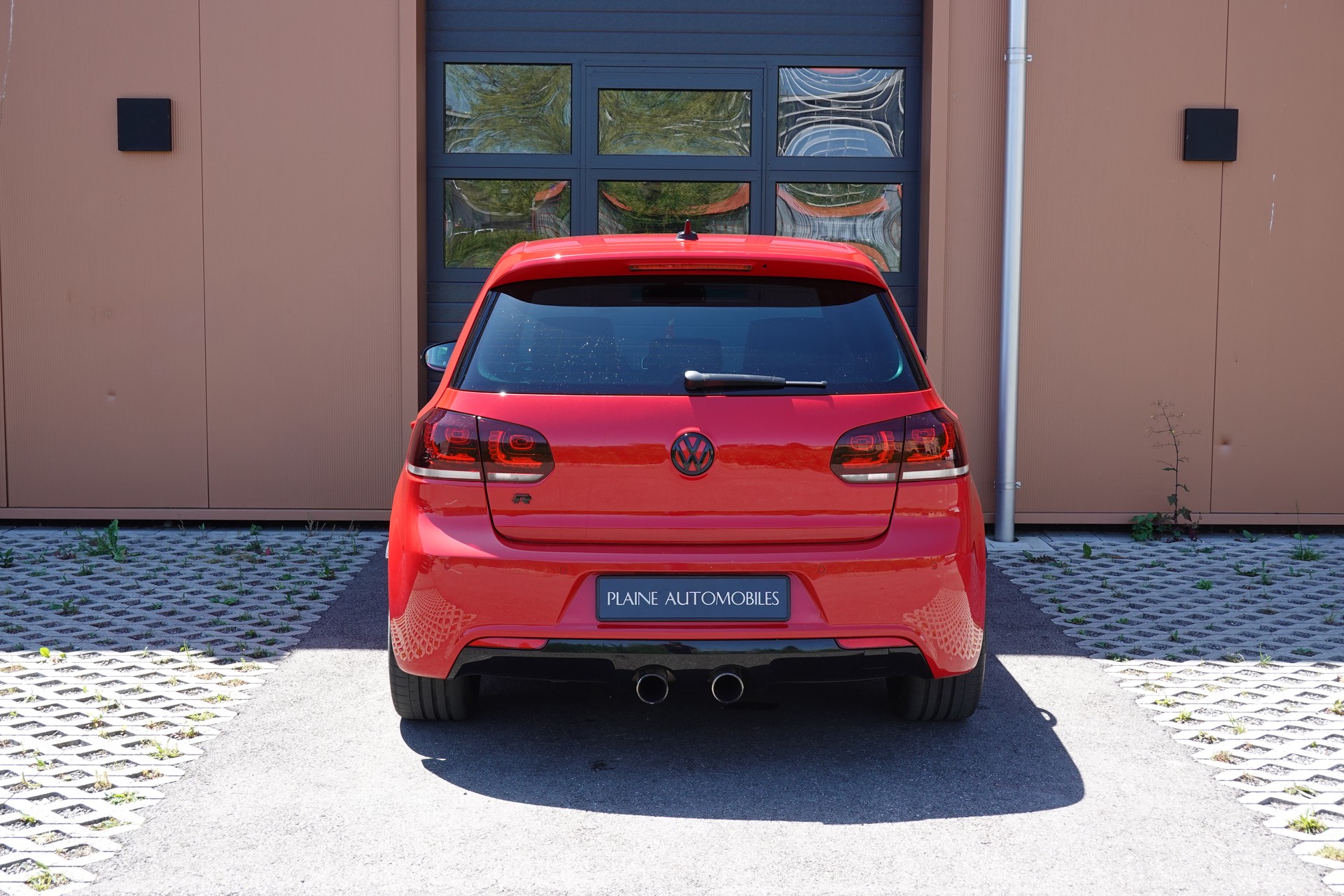VW Golf 2.0 TSI R 4Motion DSG - " CH Auto * Capteur de recul * Toit Ouvrant * Phares Xenon "-image-8
