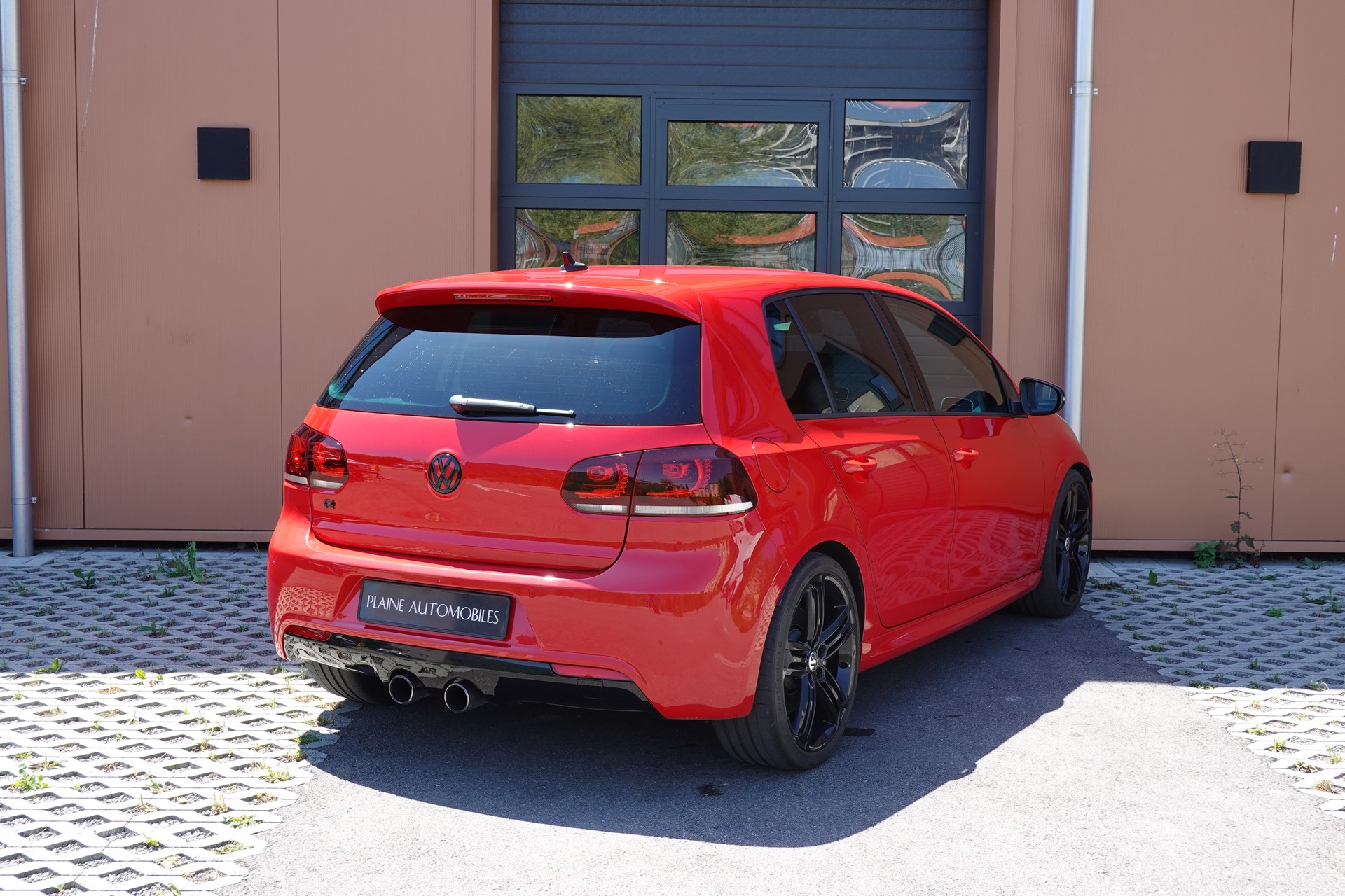 VW Golf 2.0 TSI R 4Motion DSG - " CH Auto * Capteur de recul * Toit Ouvrant * Phares Xenon "-image-7