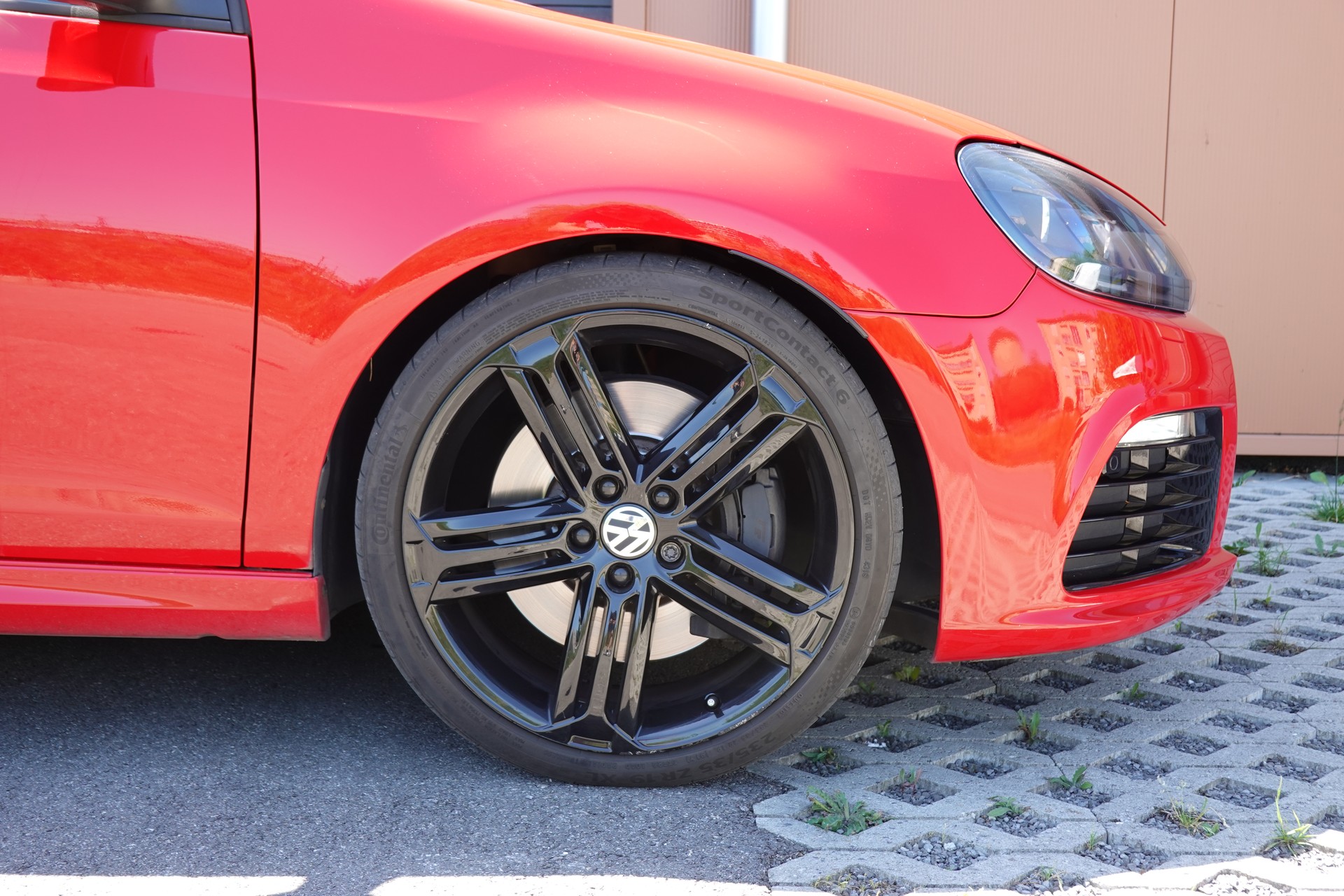 VW Golf 2.0 TSI R 4Motion DSG - " CH Auto * Capteur de recul * Toit Ouvrant * Phares Xenon "-image-4