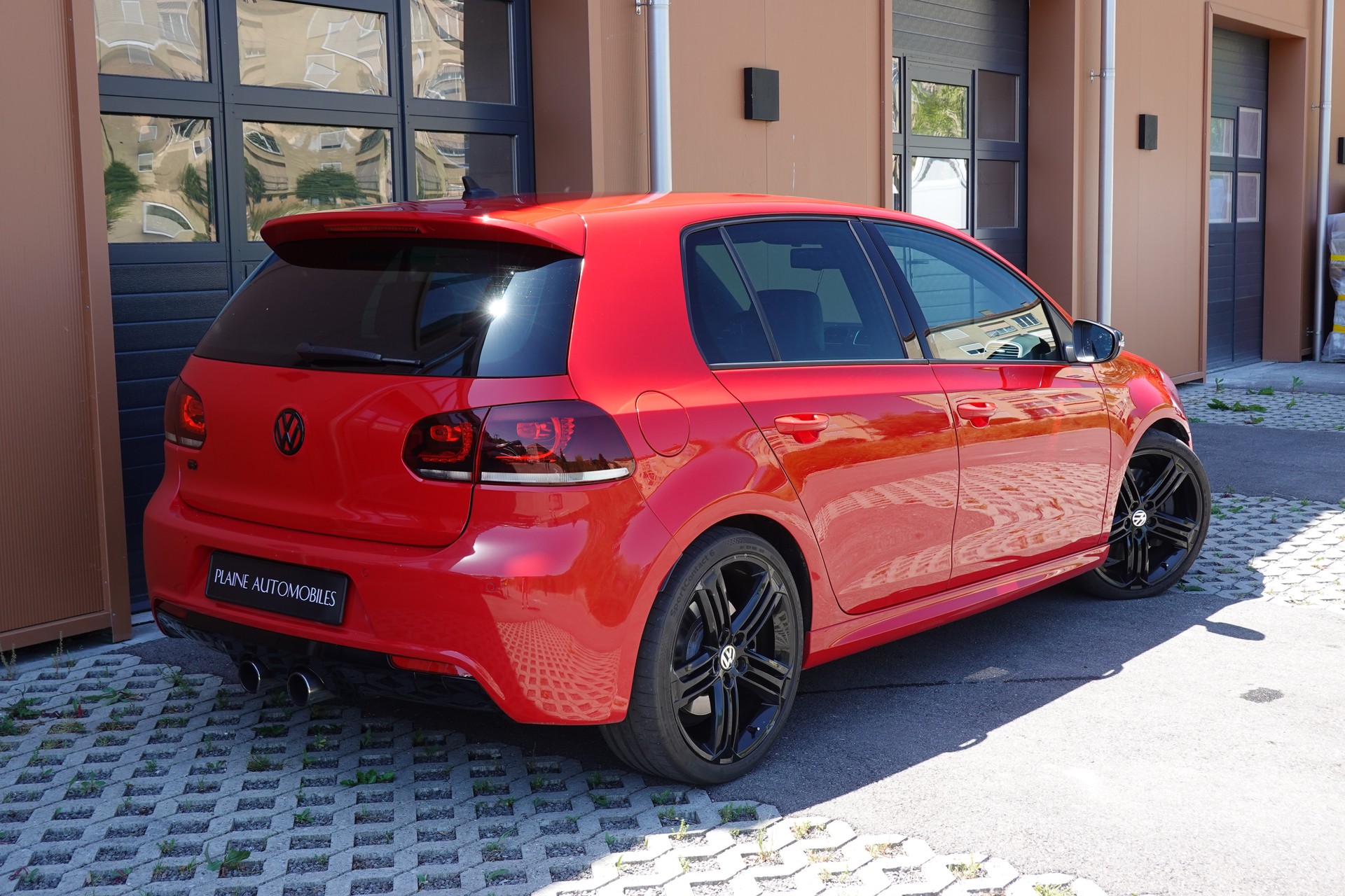 VW Golf 2.0 TSI R 4Motion DSG - " CH Auto * Capteur de recul * Toit Ouvrant * Phares Xenon "-image-5
