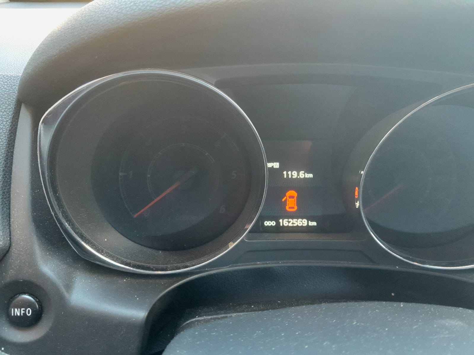CITROEN C4 Aircross 1.6 HDi Collection 4WD-image-14