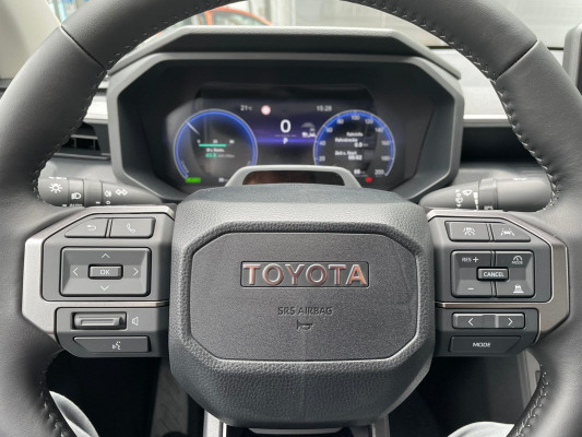 TOYOTA Hilux BEV Comfort AWD-image-11