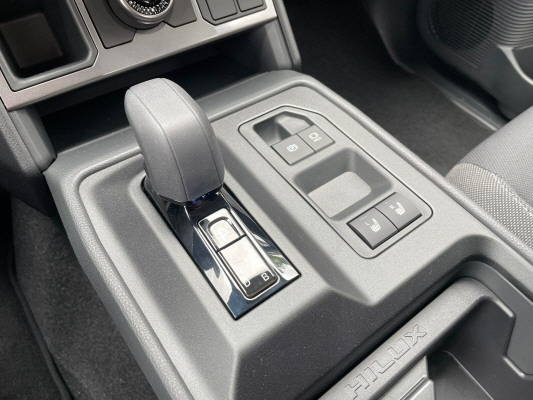 TOYOTA Hilux BEV Comfort AWD-image-14