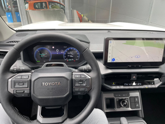 TOYOTA Hilux BEV Comfort AWD-image-9