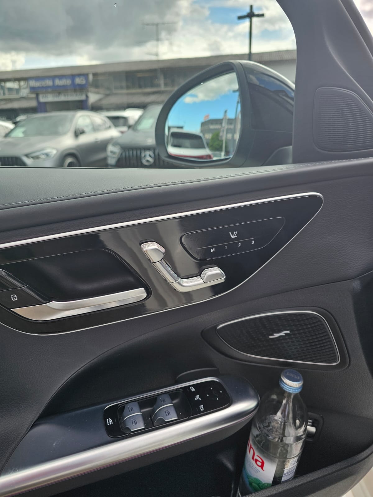 MERCEDES-BENZ C 300 AMG Line 4matic-image-4