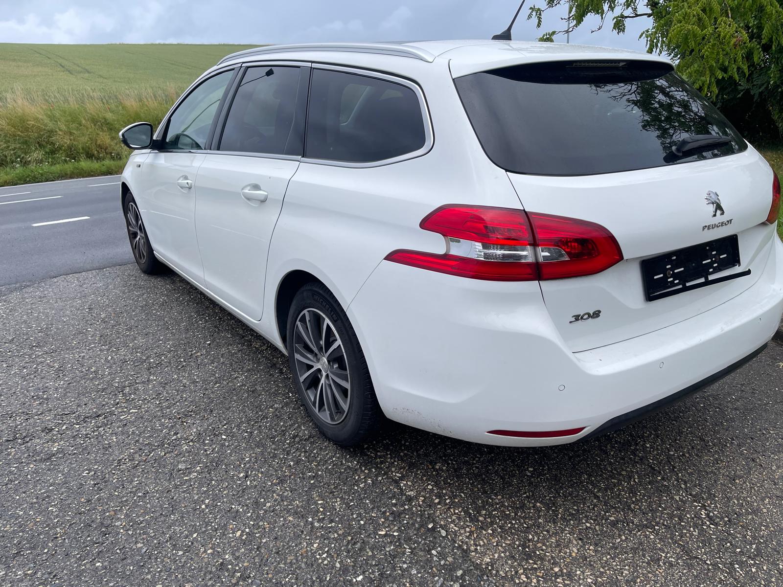 PEUGEOT 308 SW 1.2 THP Style-image-2