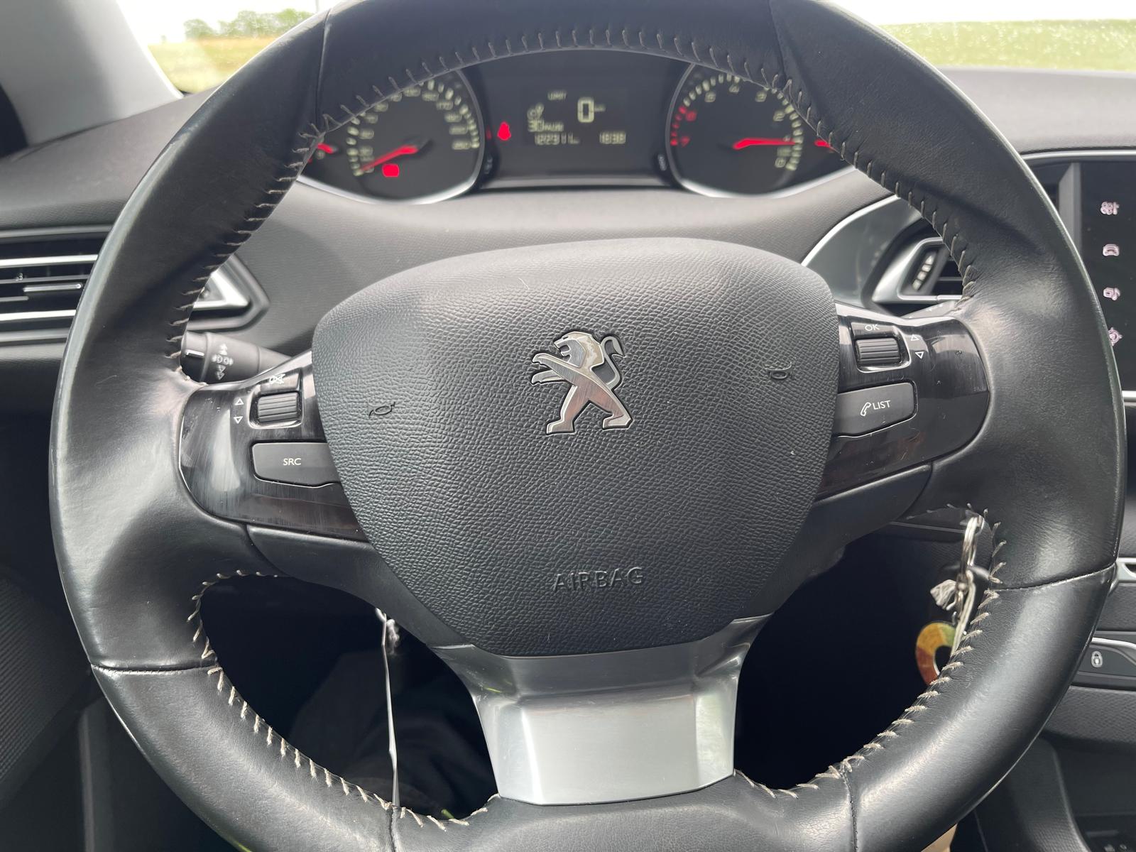 PEUGEOT 308 SW 1.2 THP Style-image-14