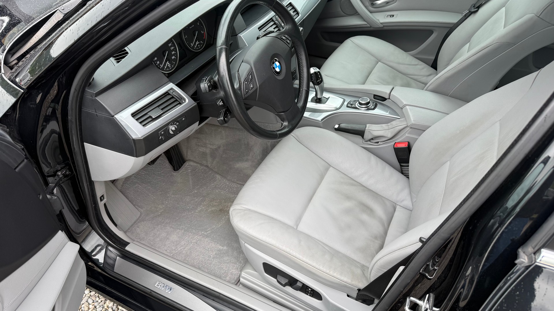 BMW 525xd Touring Steptronic-image-1