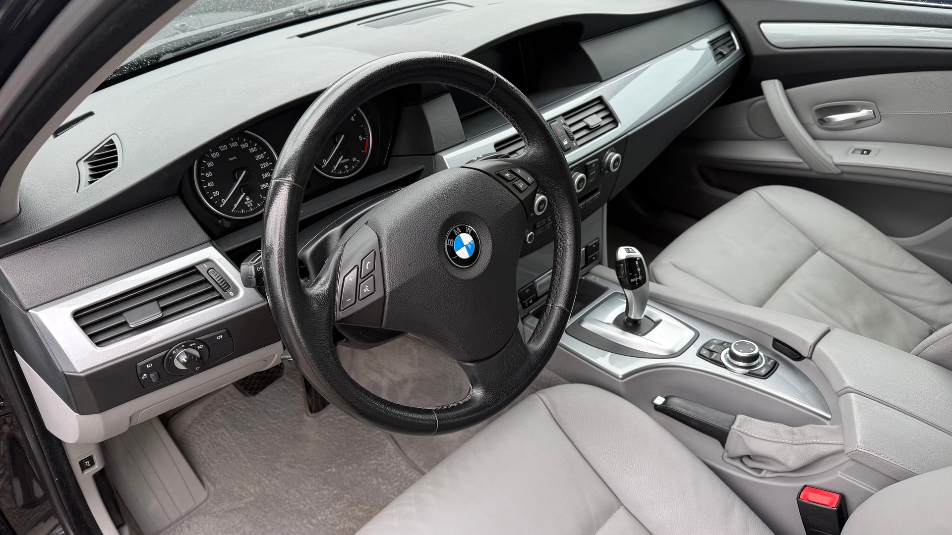 BMW 525xd Touring Steptronic-image-2
