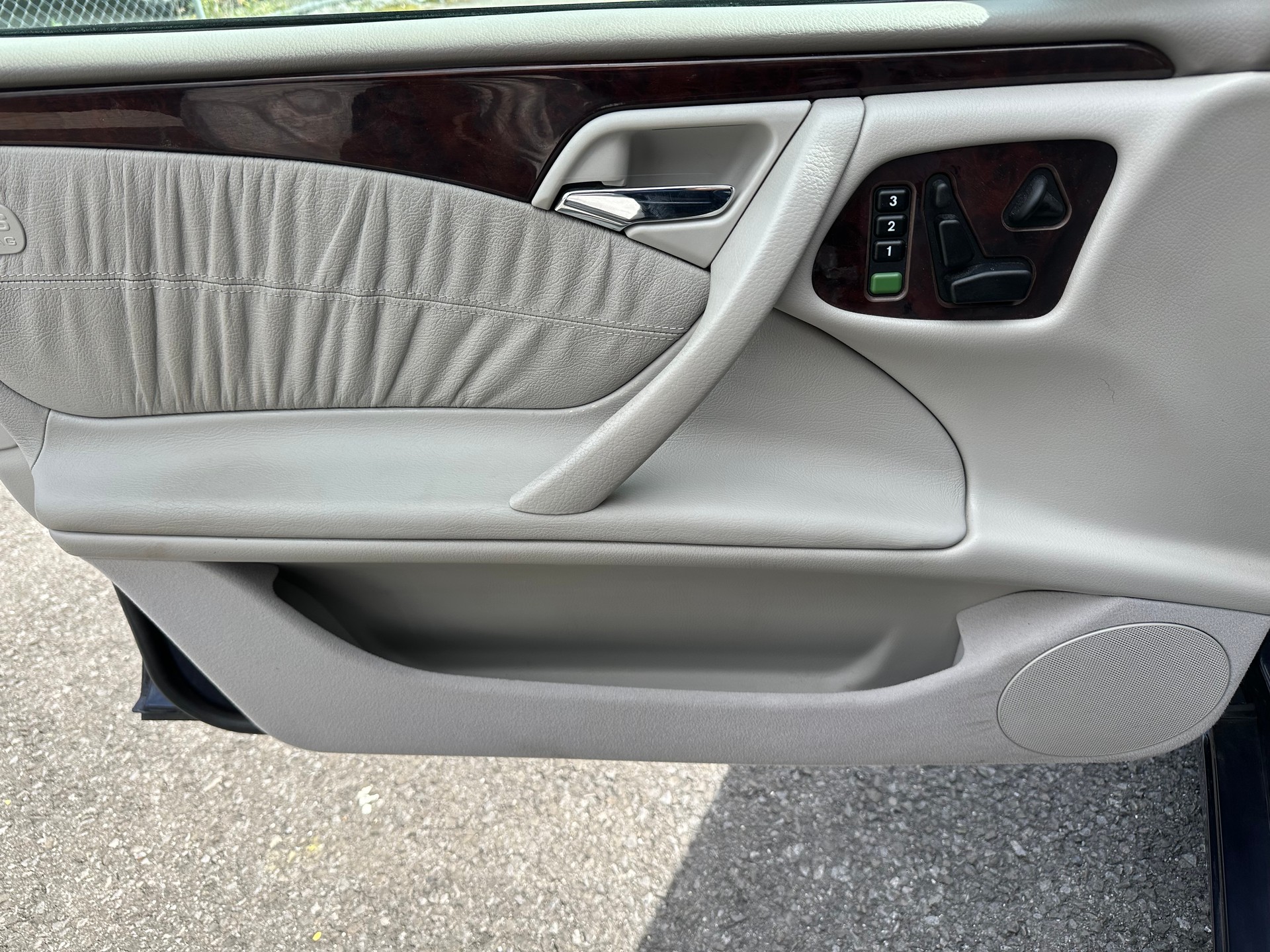 MERCEDES-BENZ E 320 Elégance Automatic / Expertisé-image-10