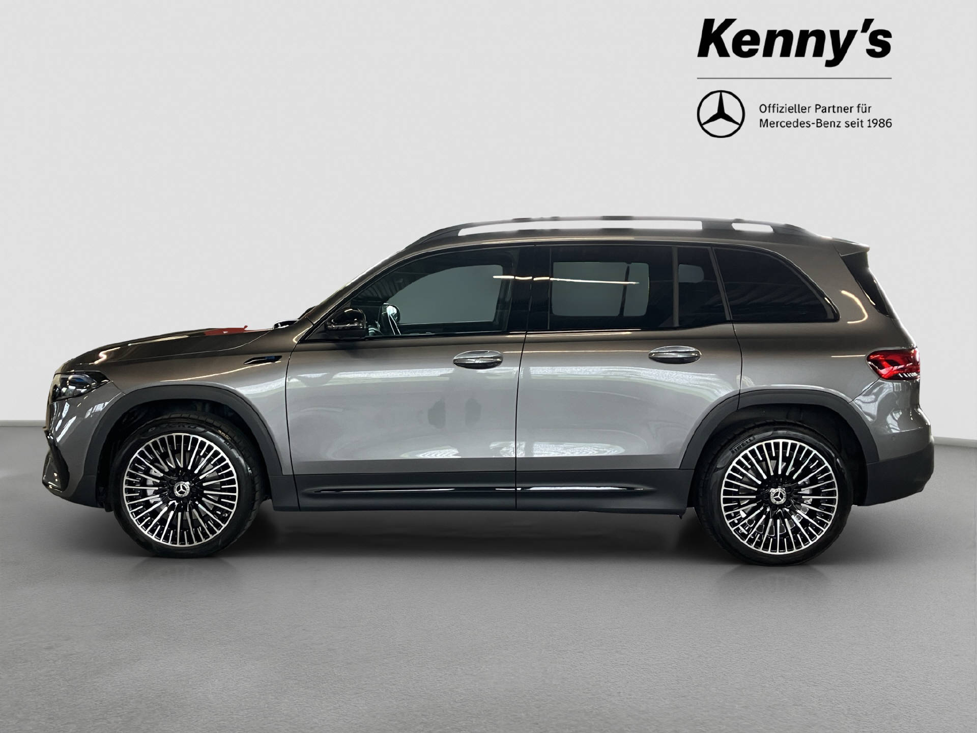 MERCEDES-BENZ EQB 300 AMG Line 4MATIC-image-2