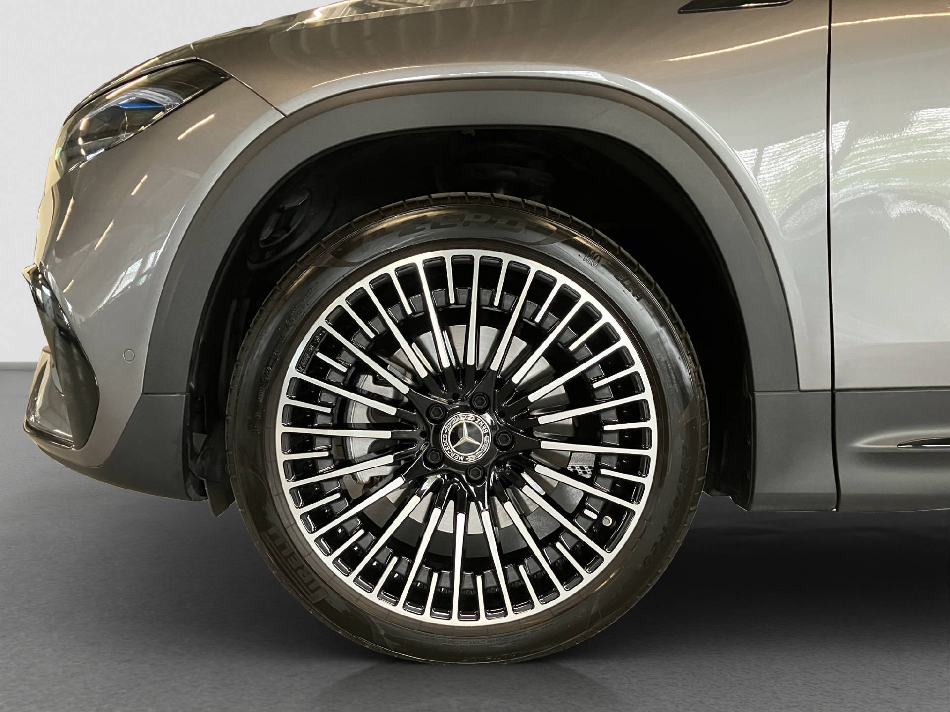 MERCEDES-BENZ EQB 300 AMG Line 4MATIC-image-6