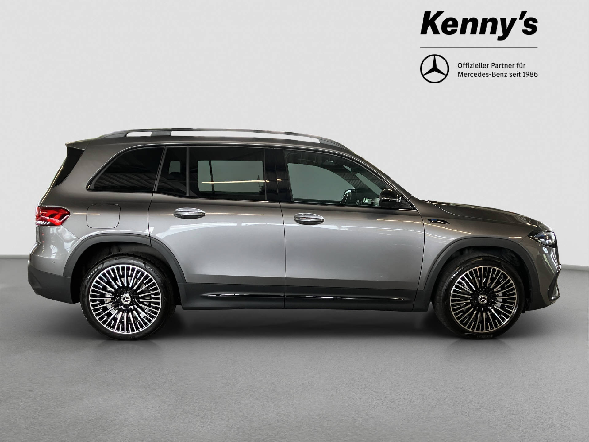 MERCEDES-BENZ EQB 300 AMG Line 4MATIC-image-3